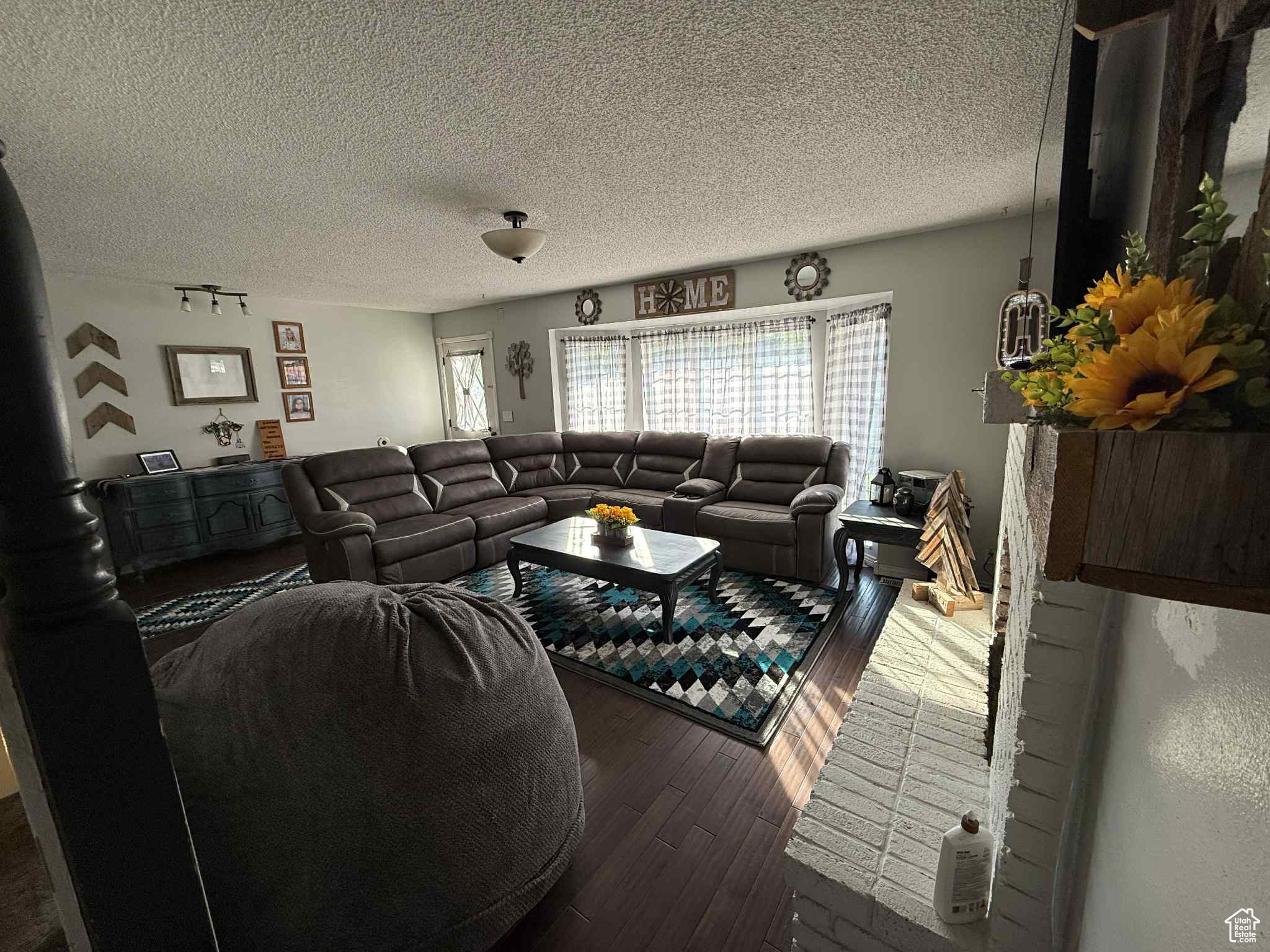 850 N VALLEY VIEW DR
