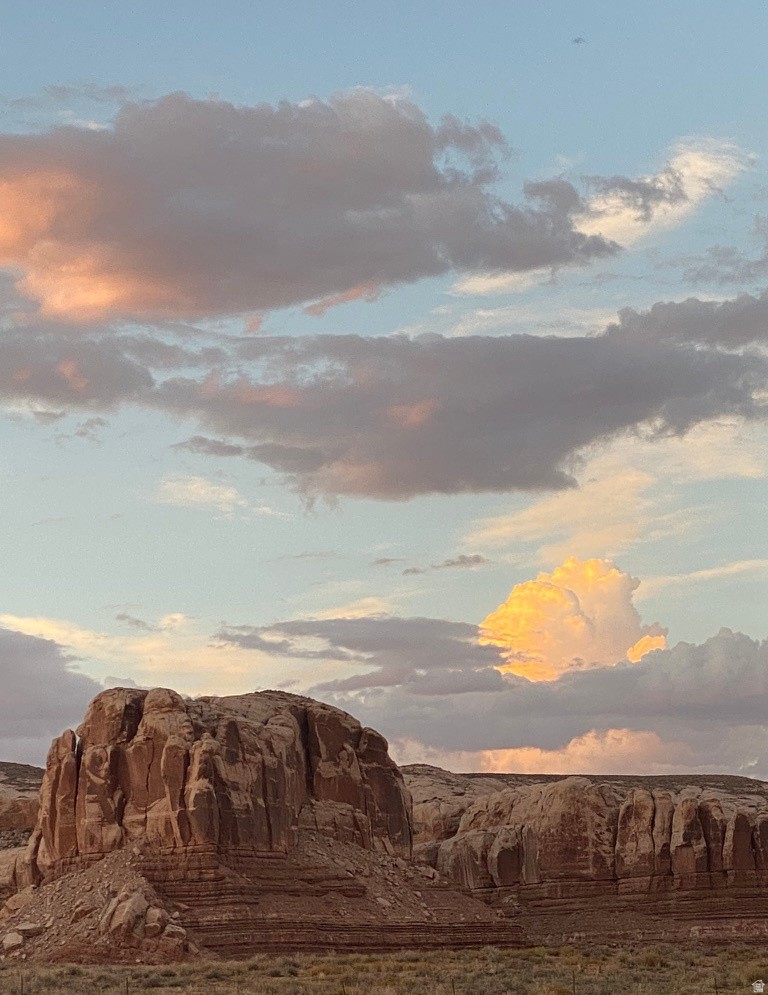 998 W COTTONWOOD AVE