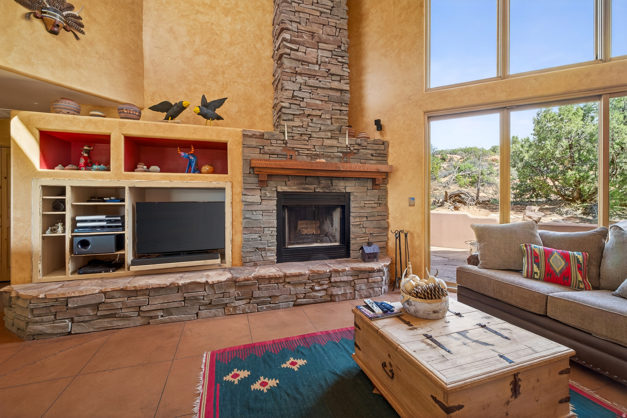 3617 E RED ROCK DR