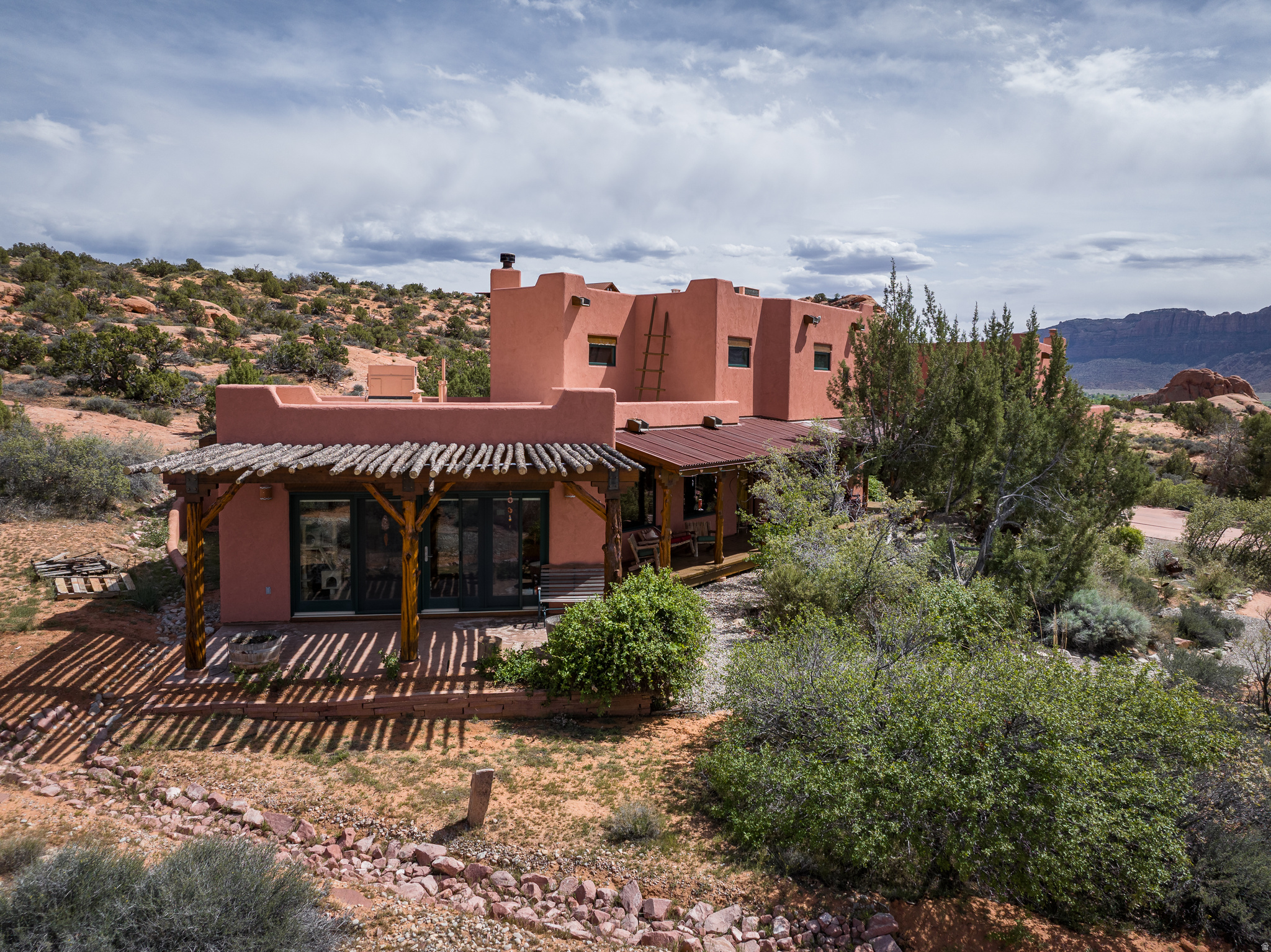 3617 E RED ROCK DR