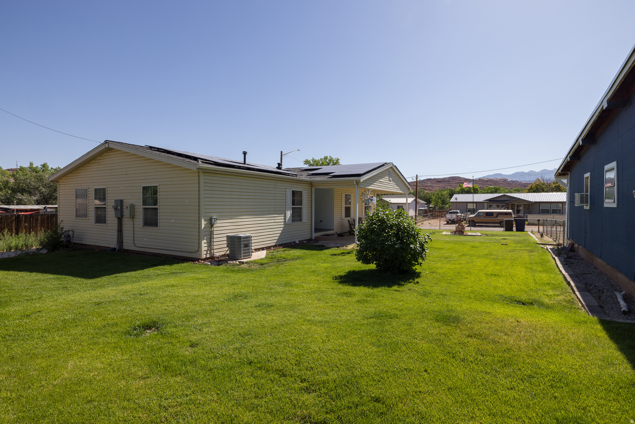 1106 LANCE AVE