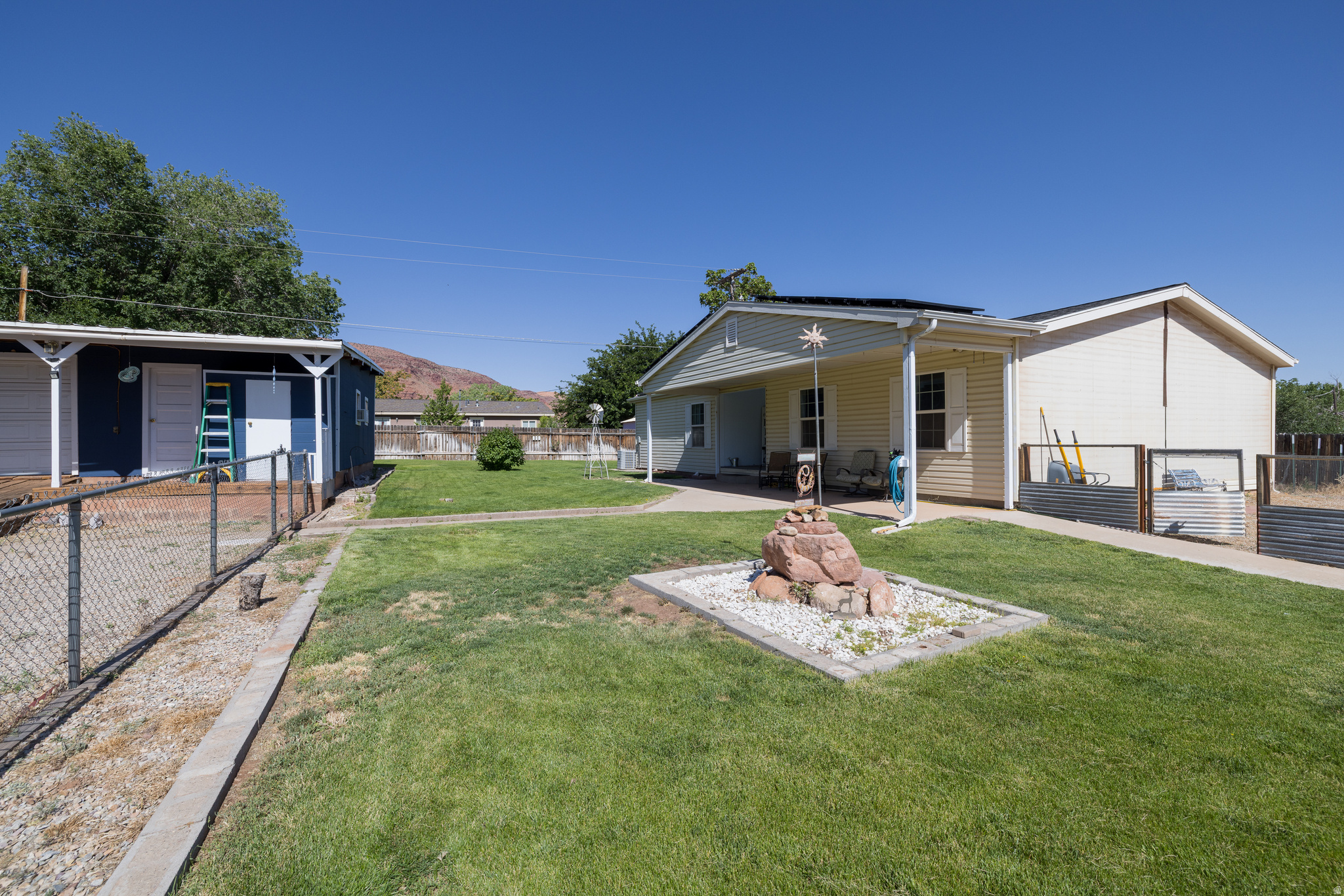 1106 LANCE AVE