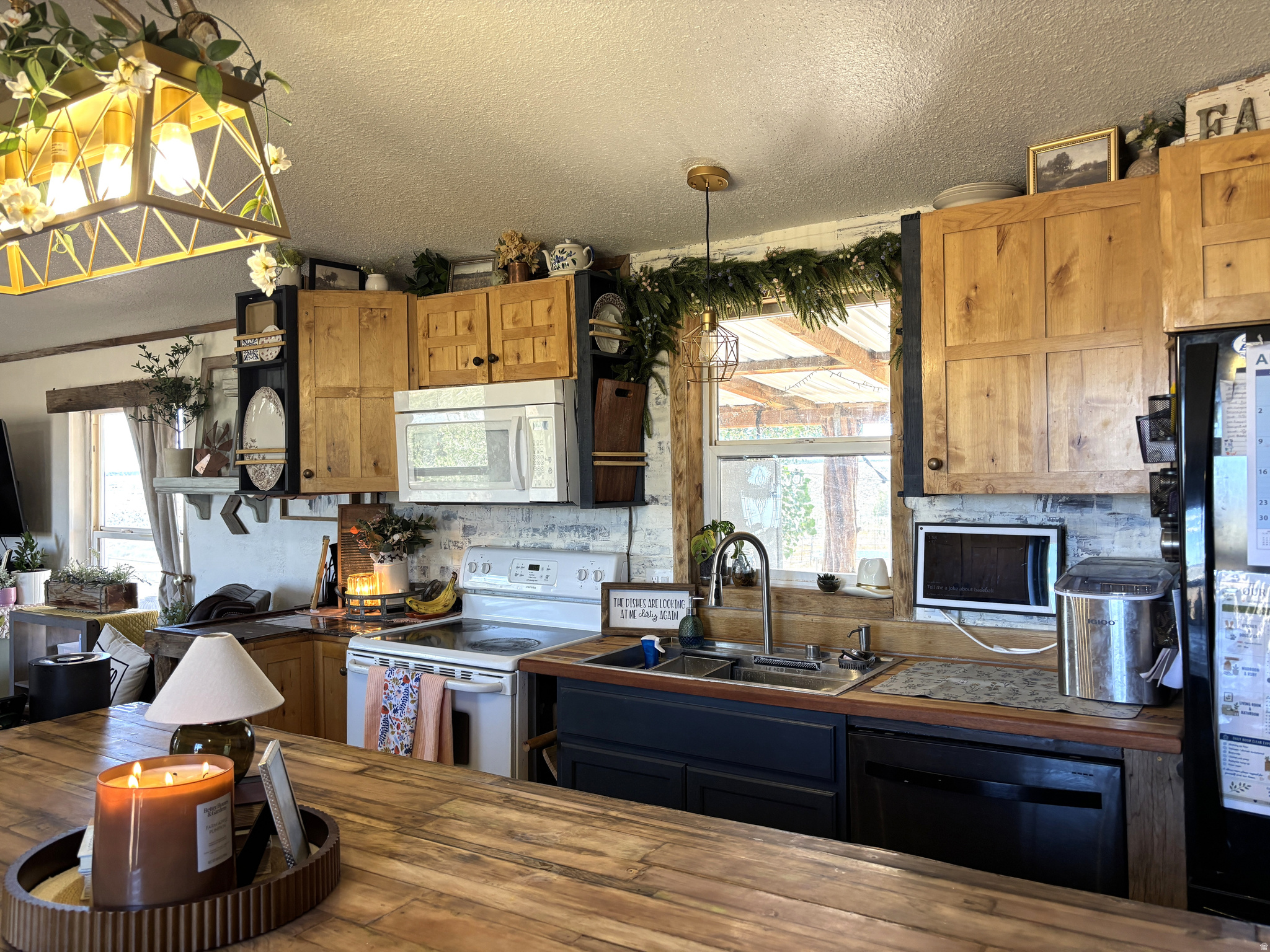 1166 E HIGHWAY 491