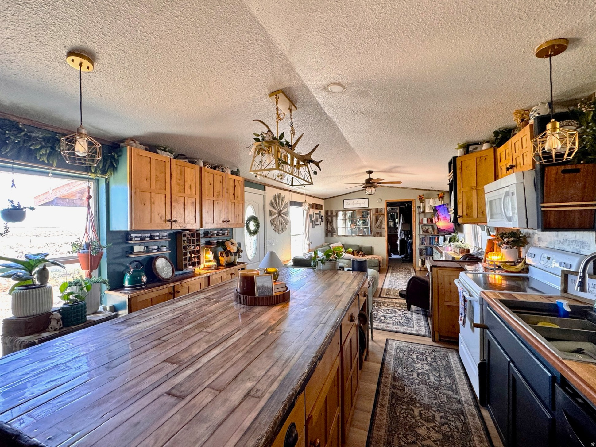 1166 E HIGHWAY 491