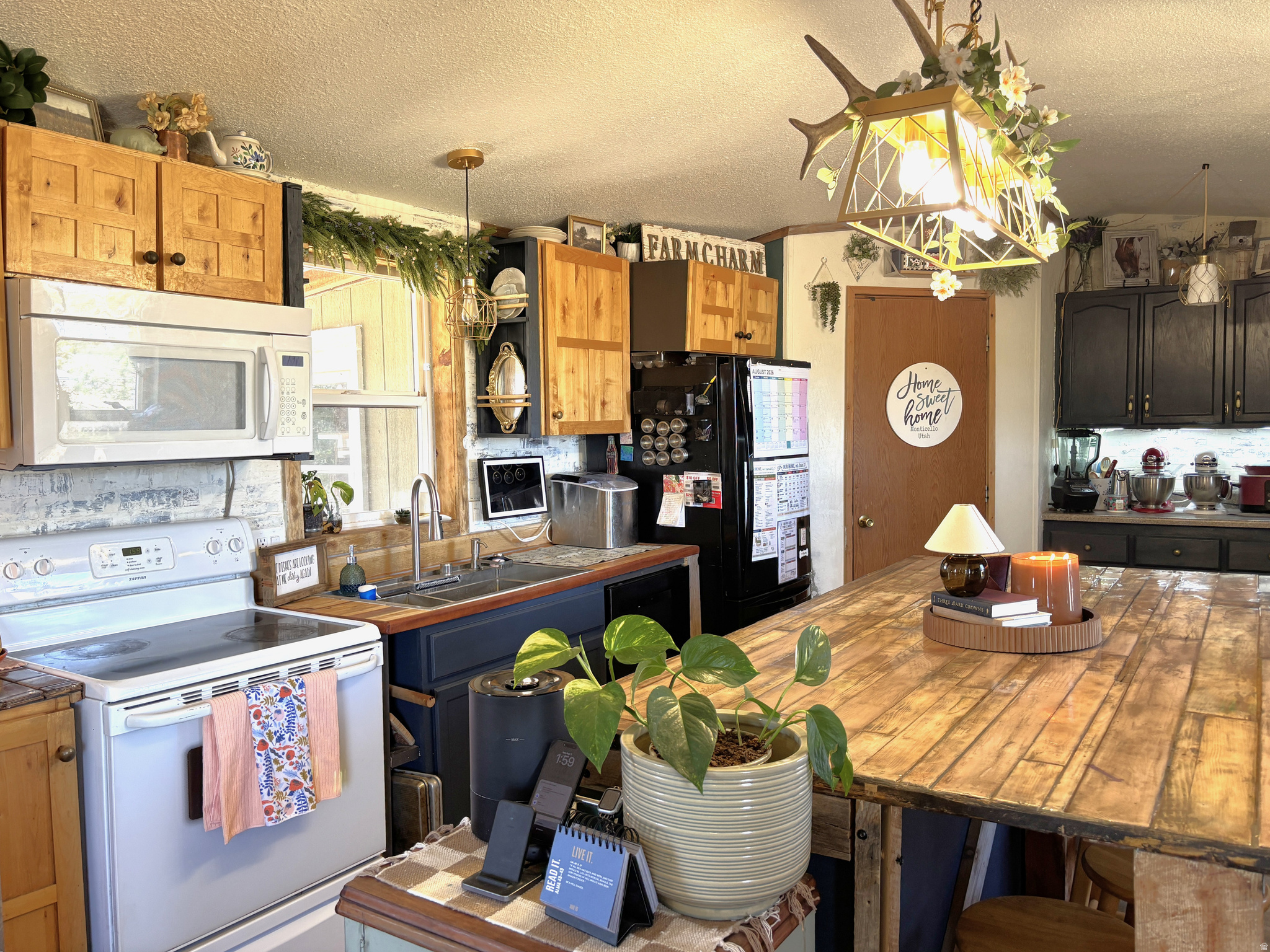 1166 E HIGHWAY 491