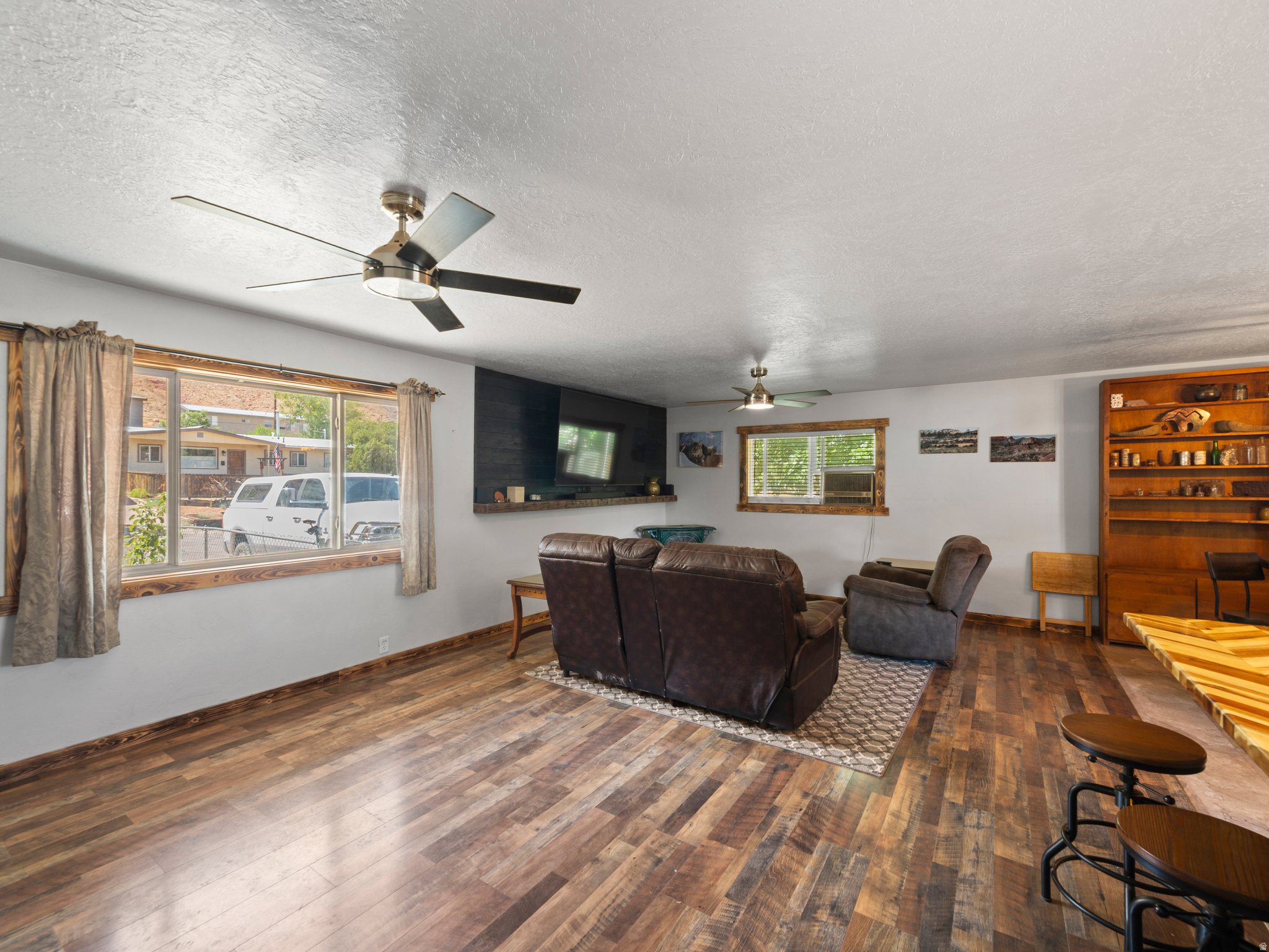 549 MOUNTAIN DR