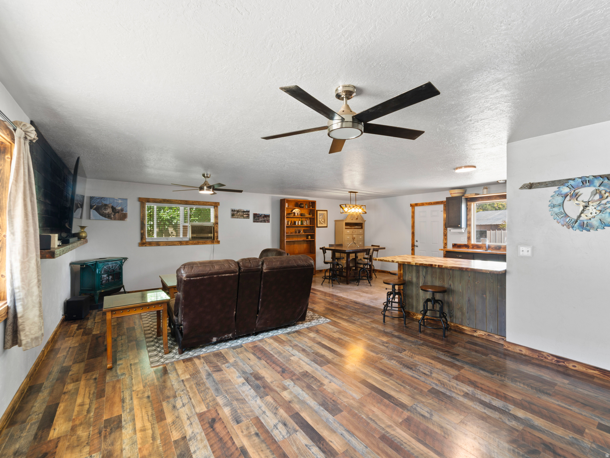 549 MOUNTAIN DR