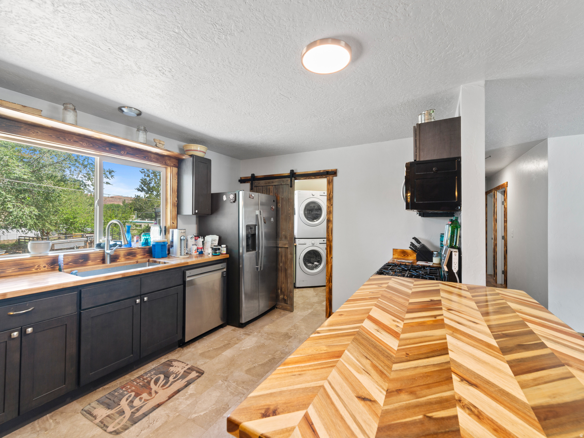 549 MOUNTAIN DR