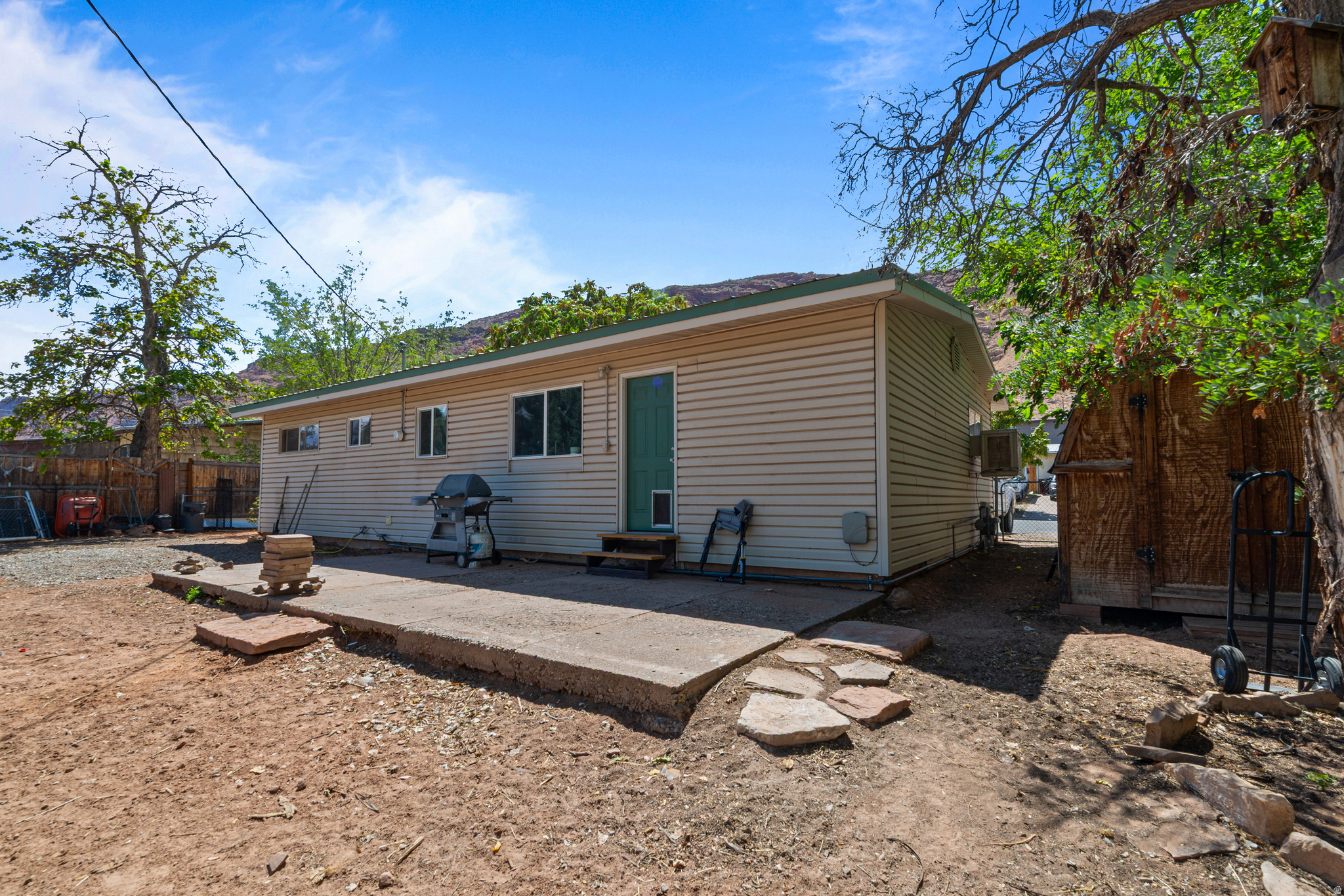 549 MOUNTAIN DR