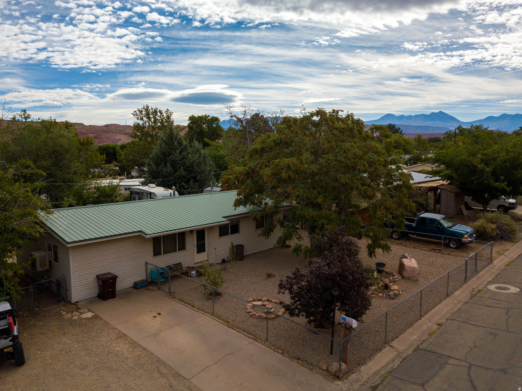 549 MOUNTAIN DR