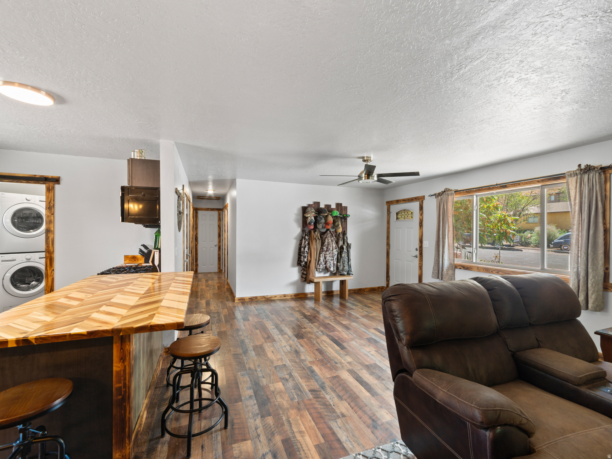 549 MOUNTAIN DR