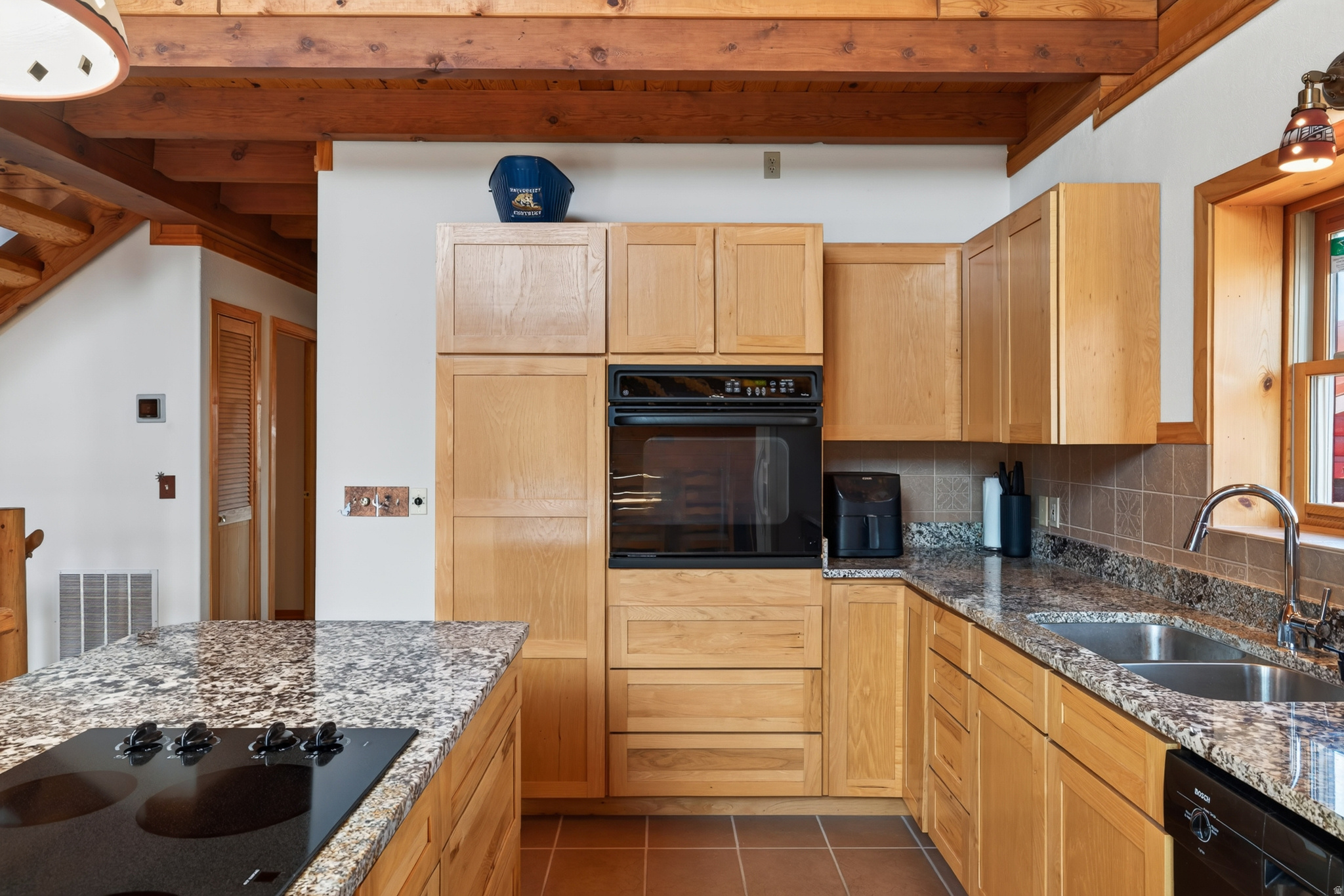 1707 KAYENTA DR