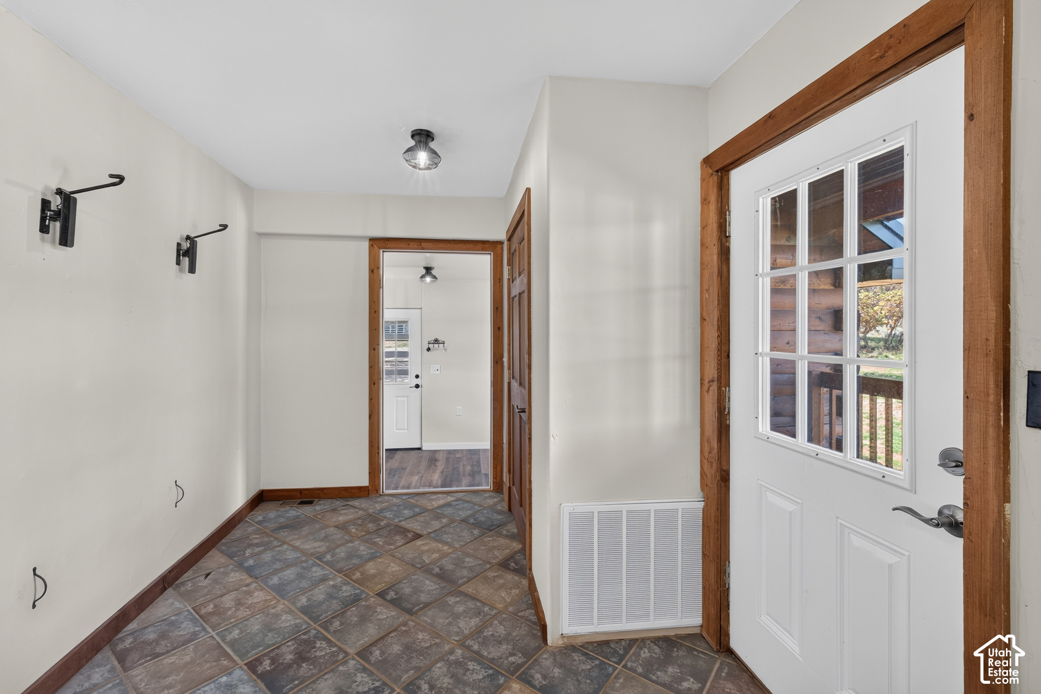 16 N PORCUPINE LN