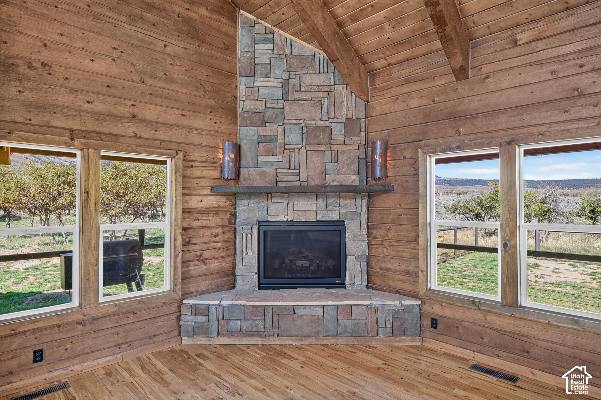 16 N PORCUPINE LN