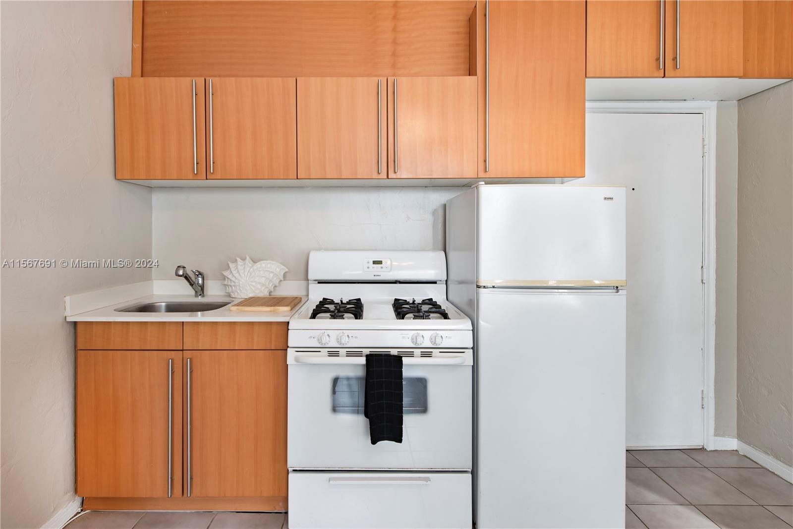 3710 Collins Ave # 305 Unit: N-305