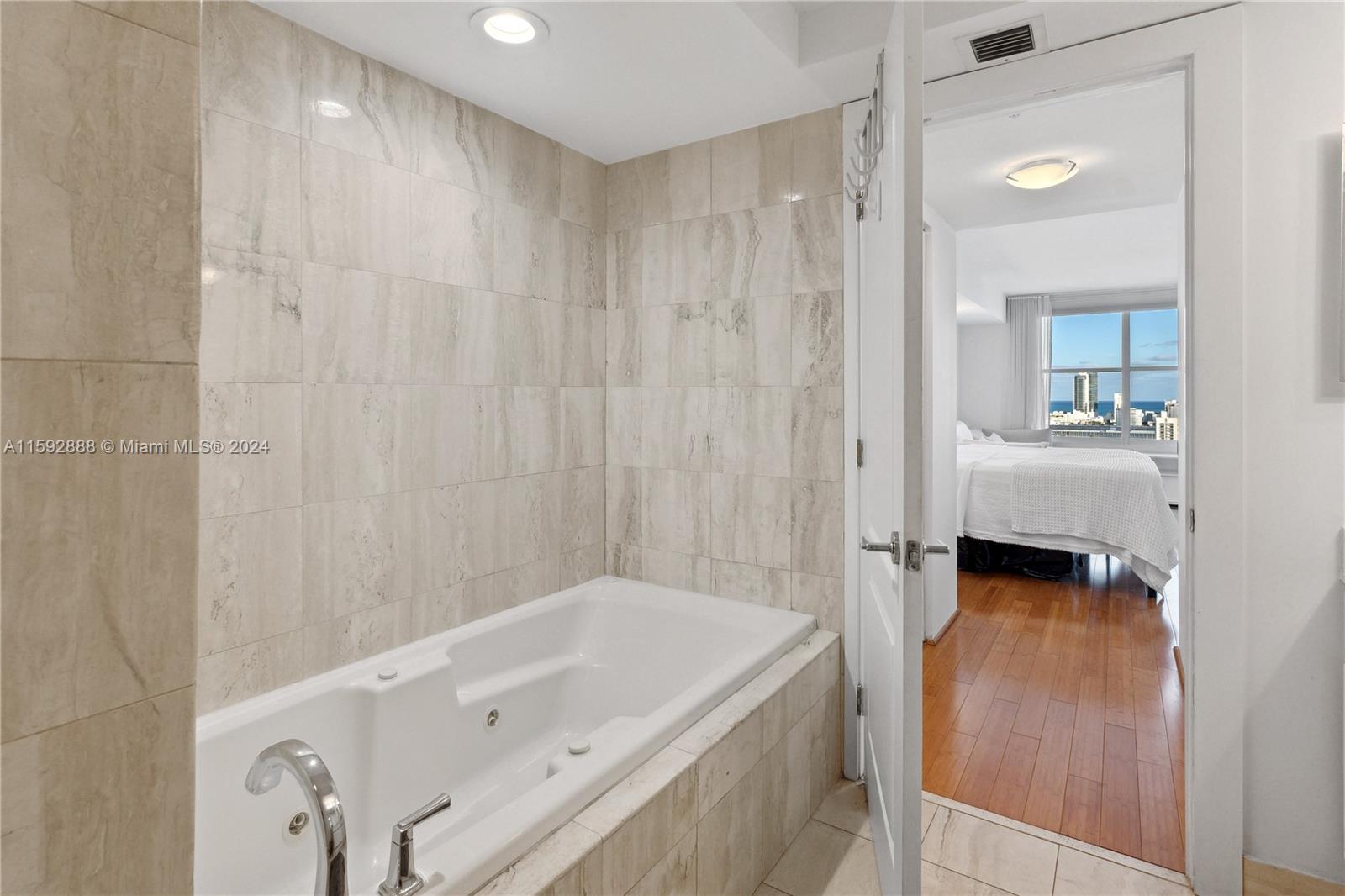 1800 Sunset Harbour Dr # 2409