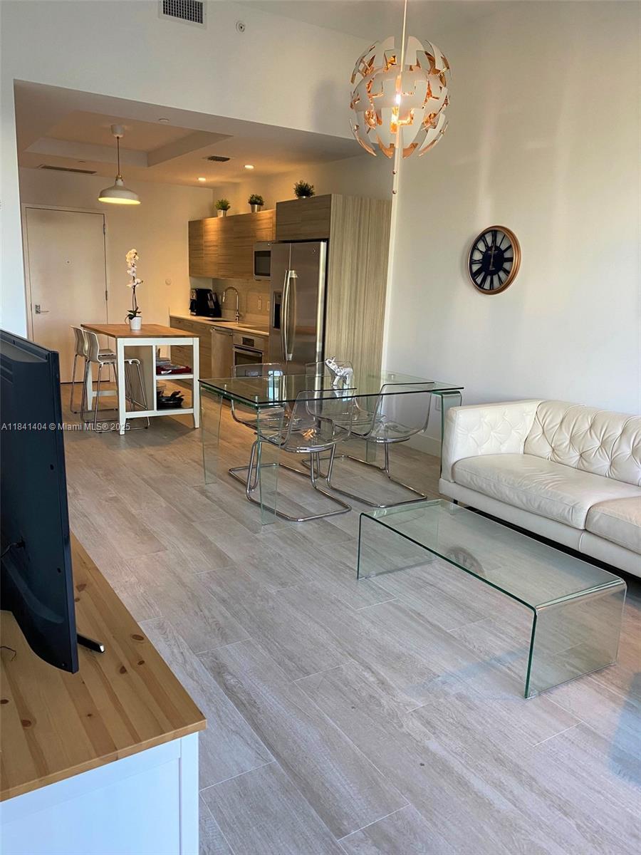 121 NE 34th St # L205