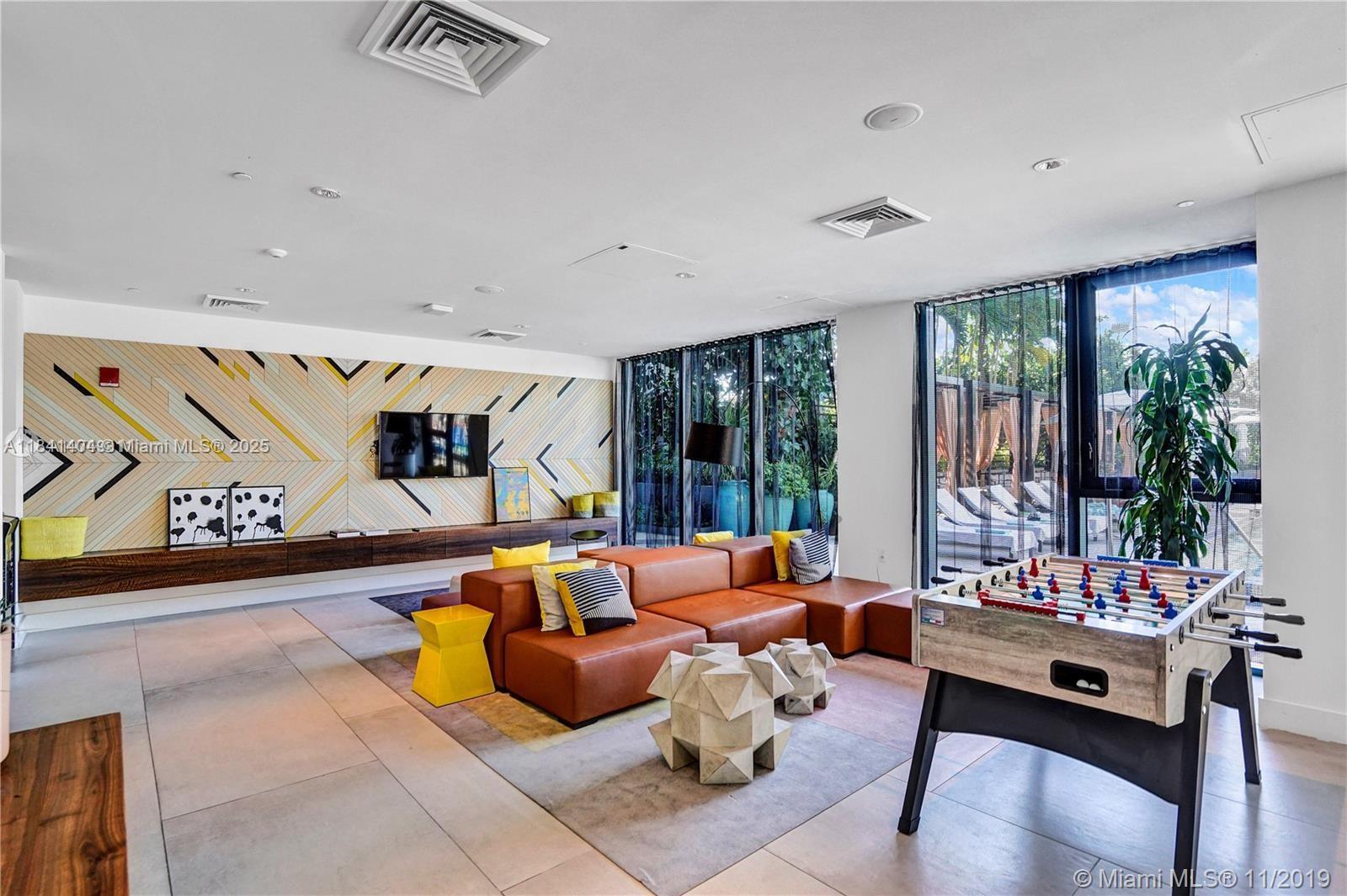 121 NE 34th St # L205