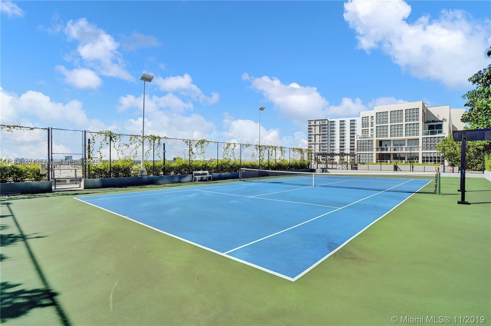 121 NE 34th St # L205