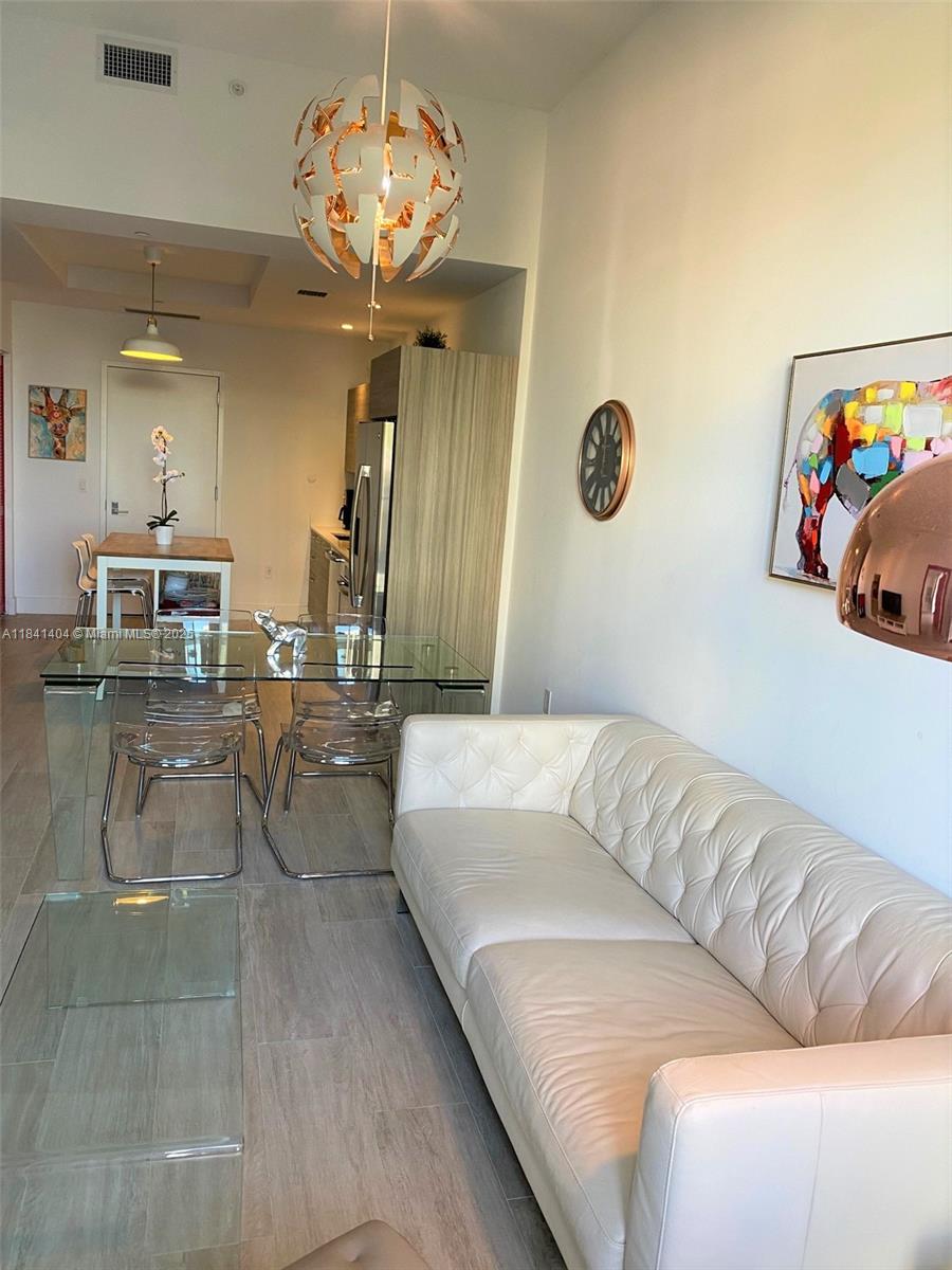 121 NE 34th St # L205