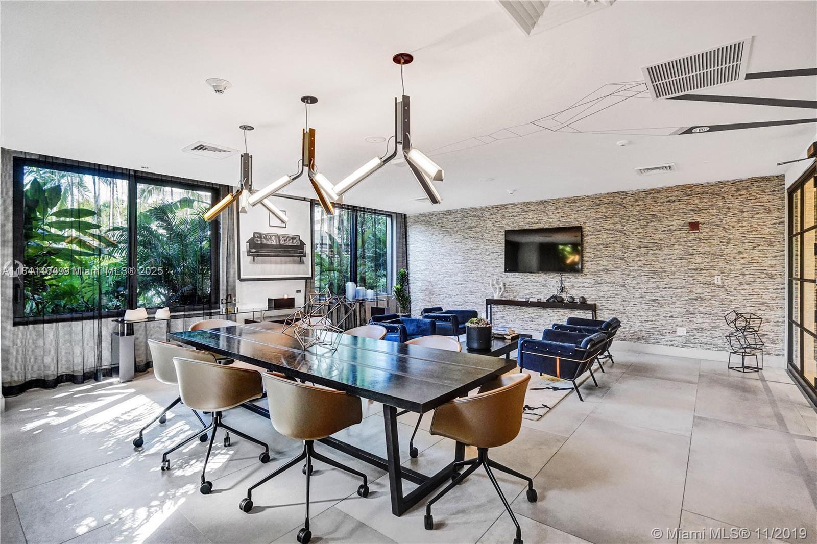 121 NE 34th St # L205