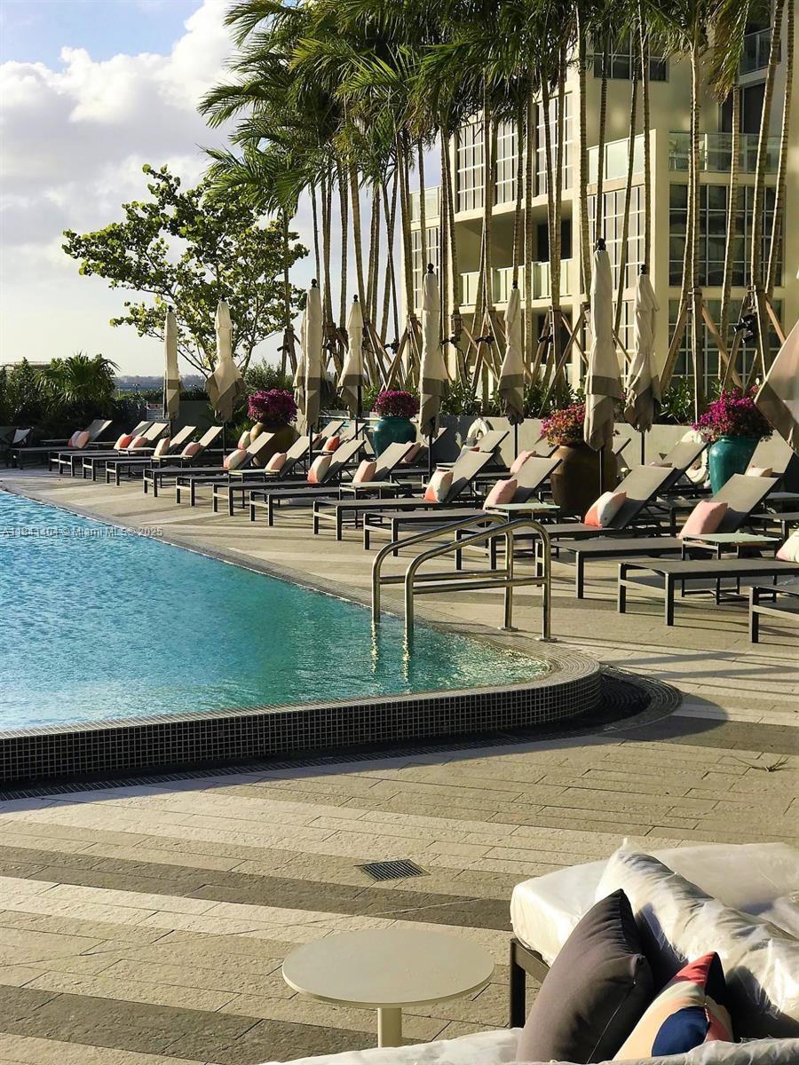 121 NE 34th St # L205