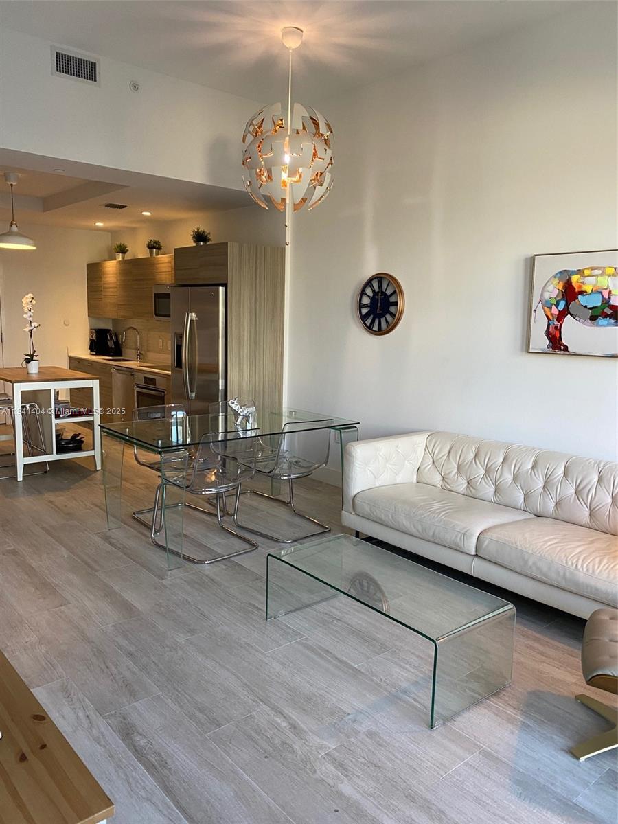 121 NE 34th St # L205