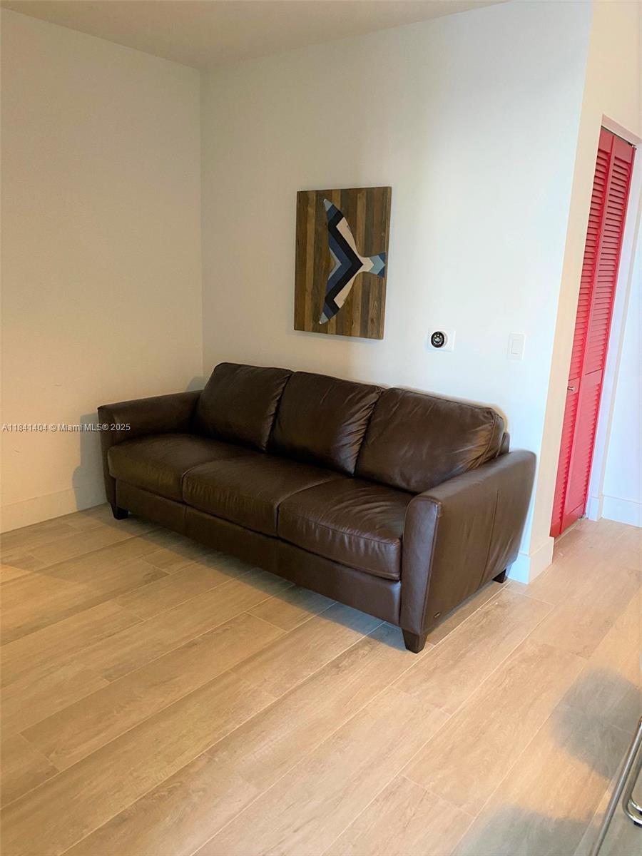 121 NE 34th St # L205