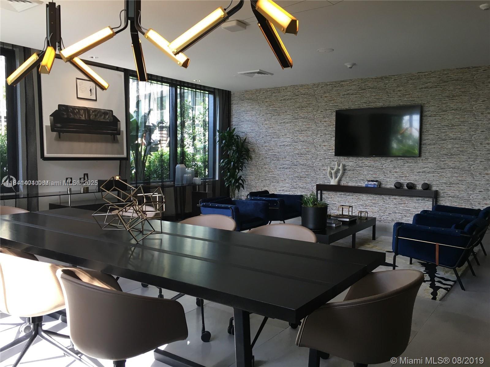 121 NE 34th St # L205