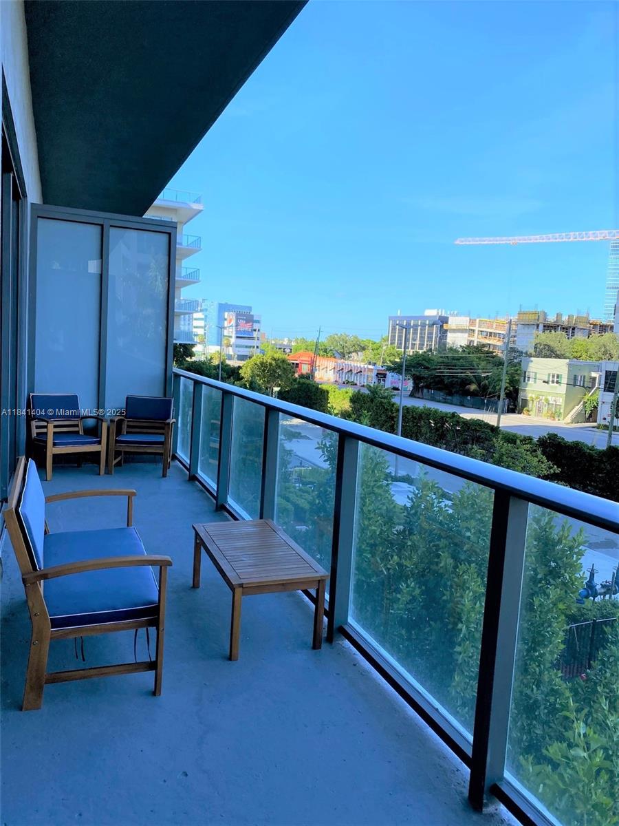 121 NE 34th St # L205