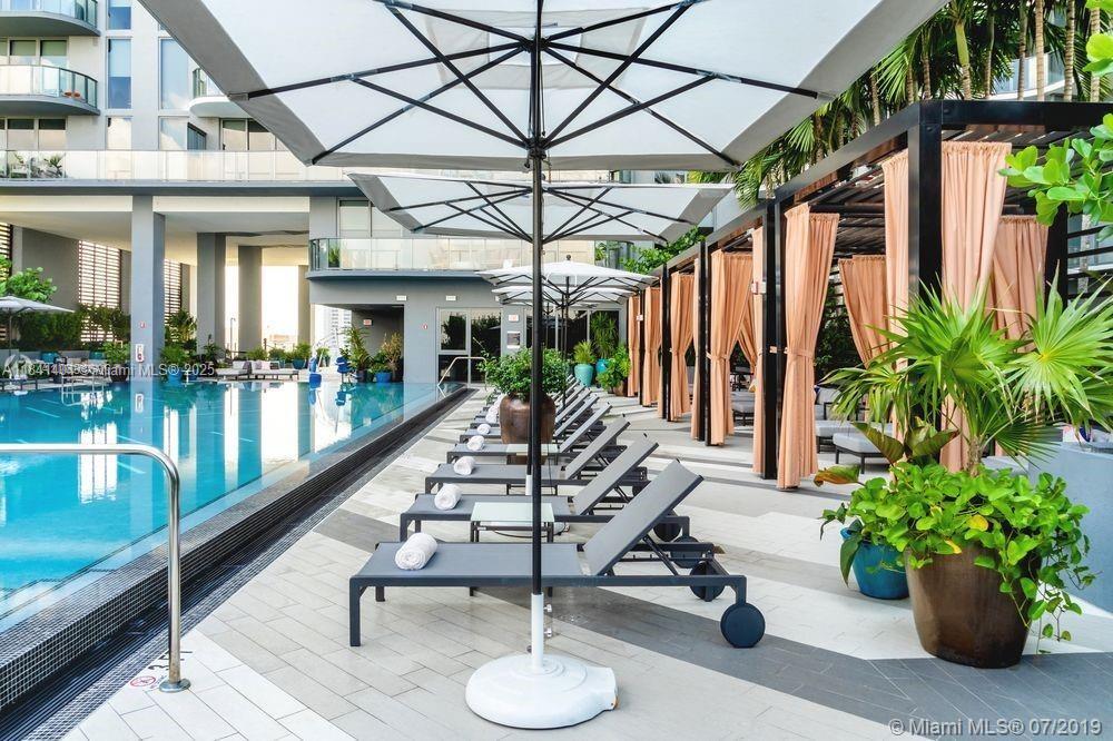 121 NE 34th St # L205