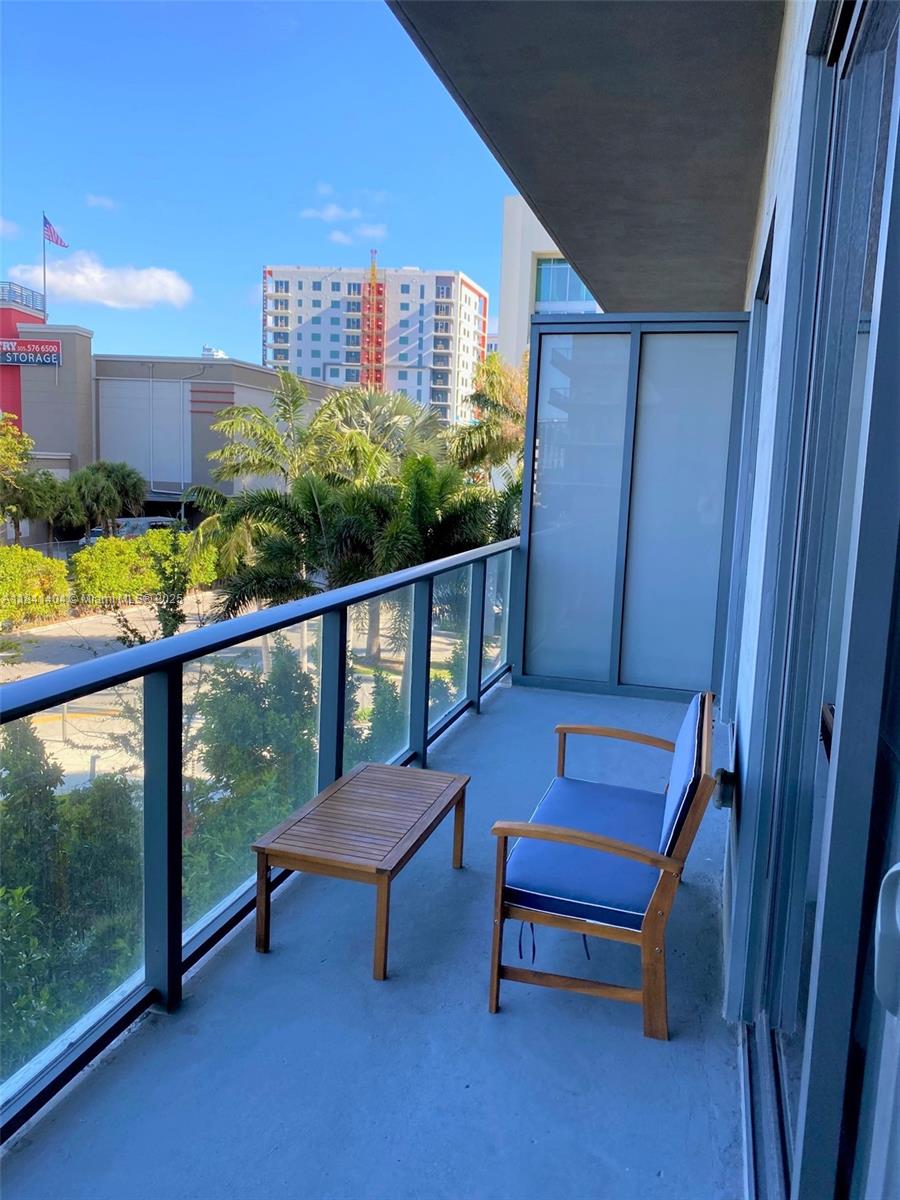 121 NE 34th St # L205