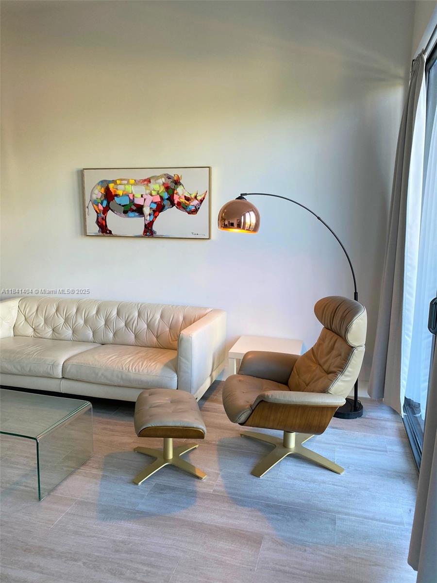 121 NE 34th St # L205