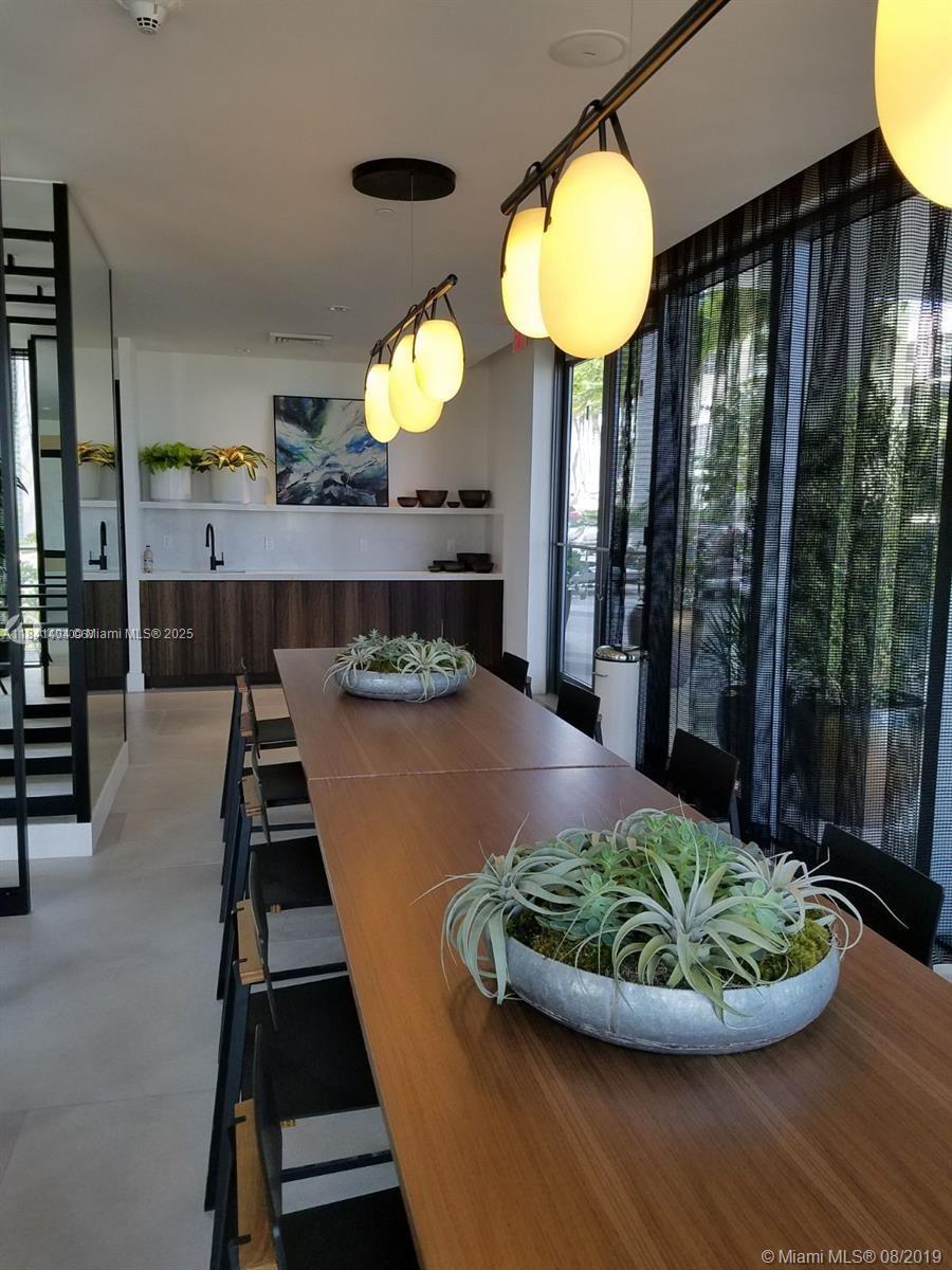 121 NE 34th St # L205