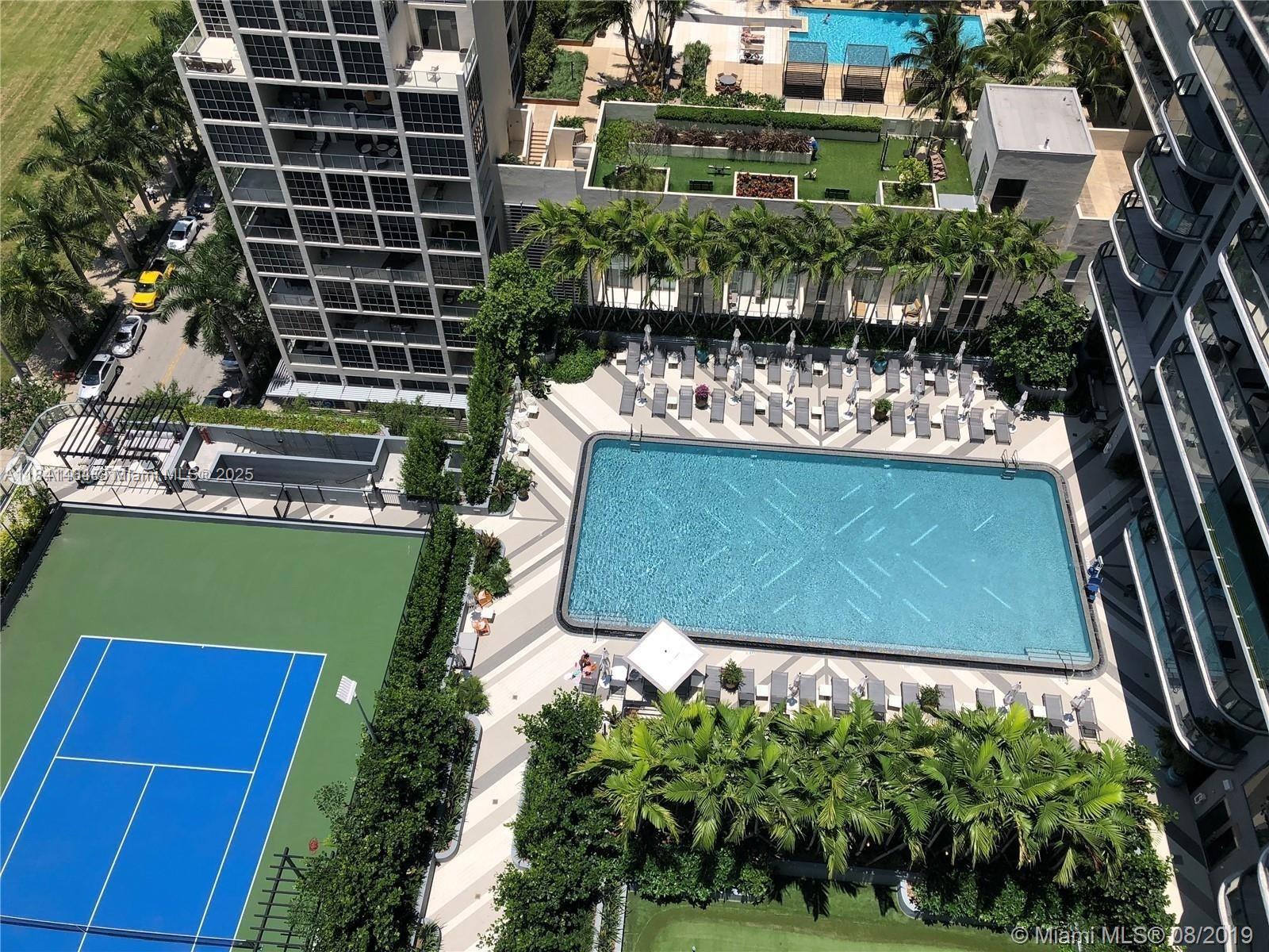 121 NE 34th St # L205