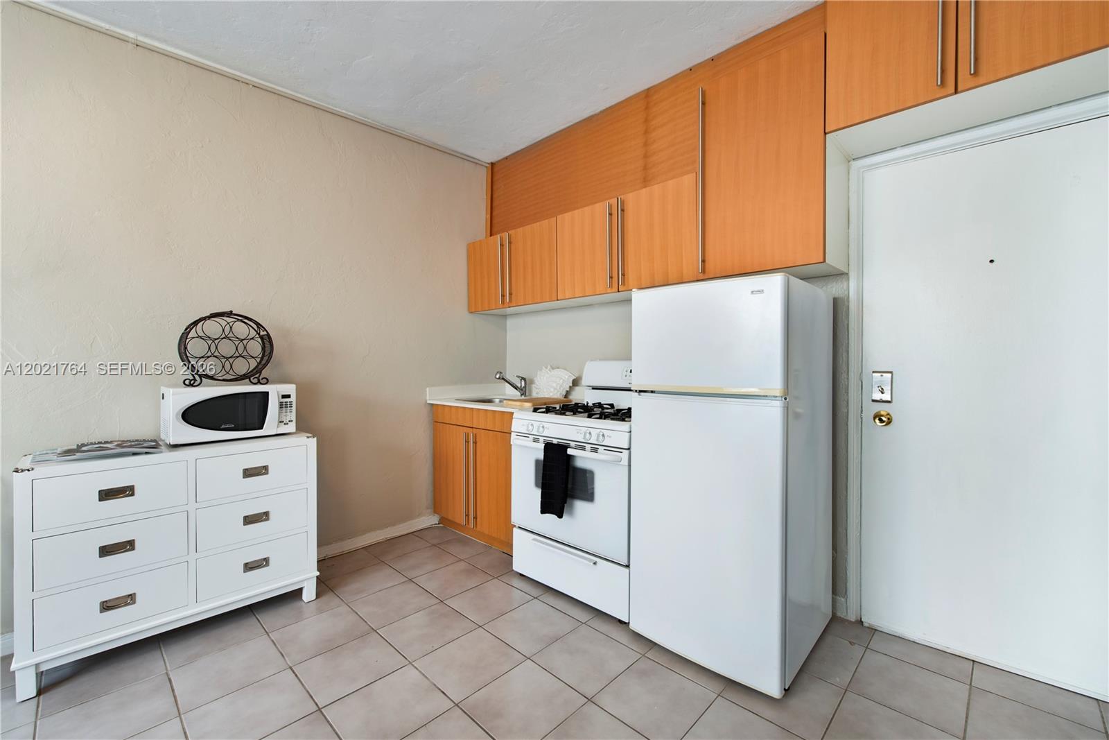 3710 Collins Ave # 305 Unit: N-305