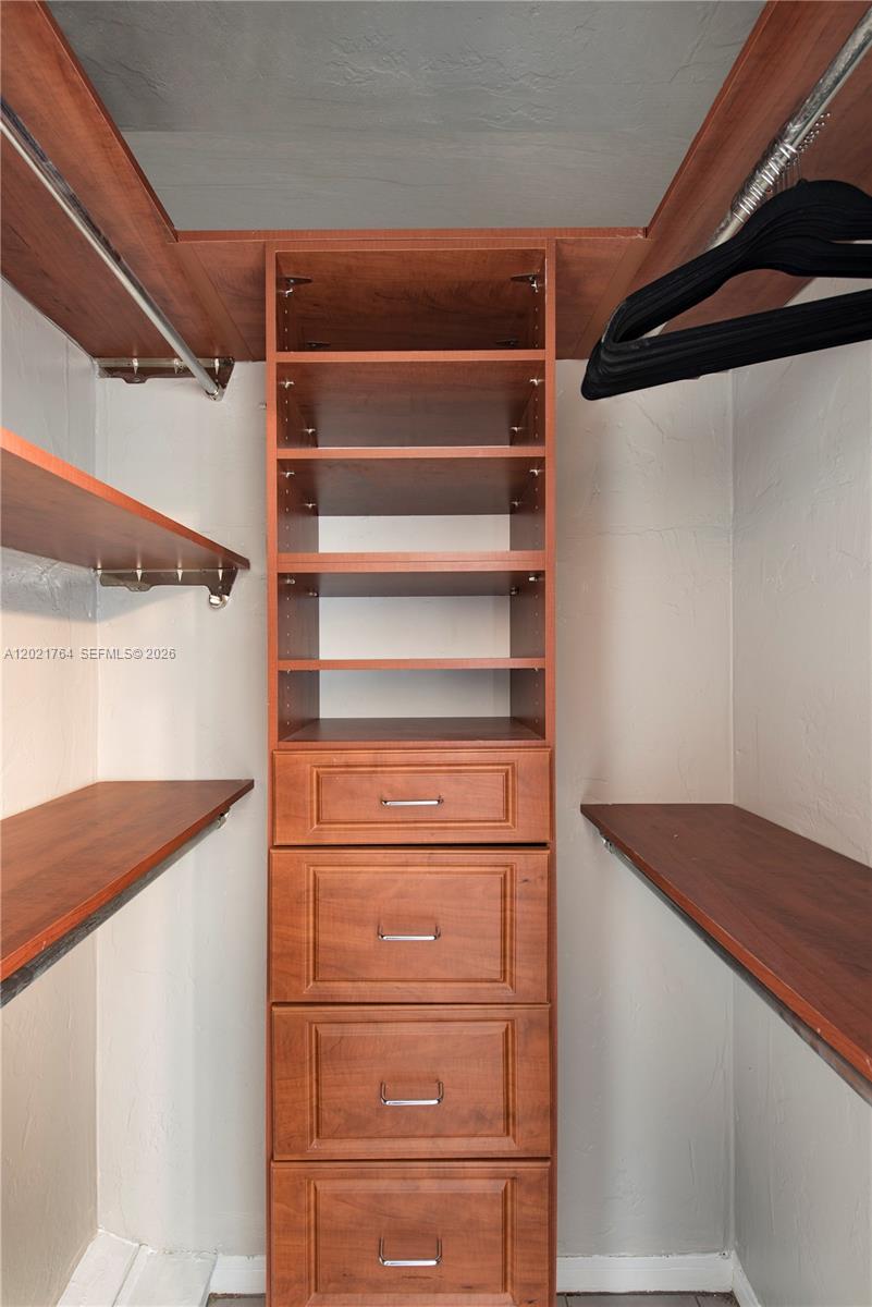 3710 Collins Ave # 305 Unit: N-305
