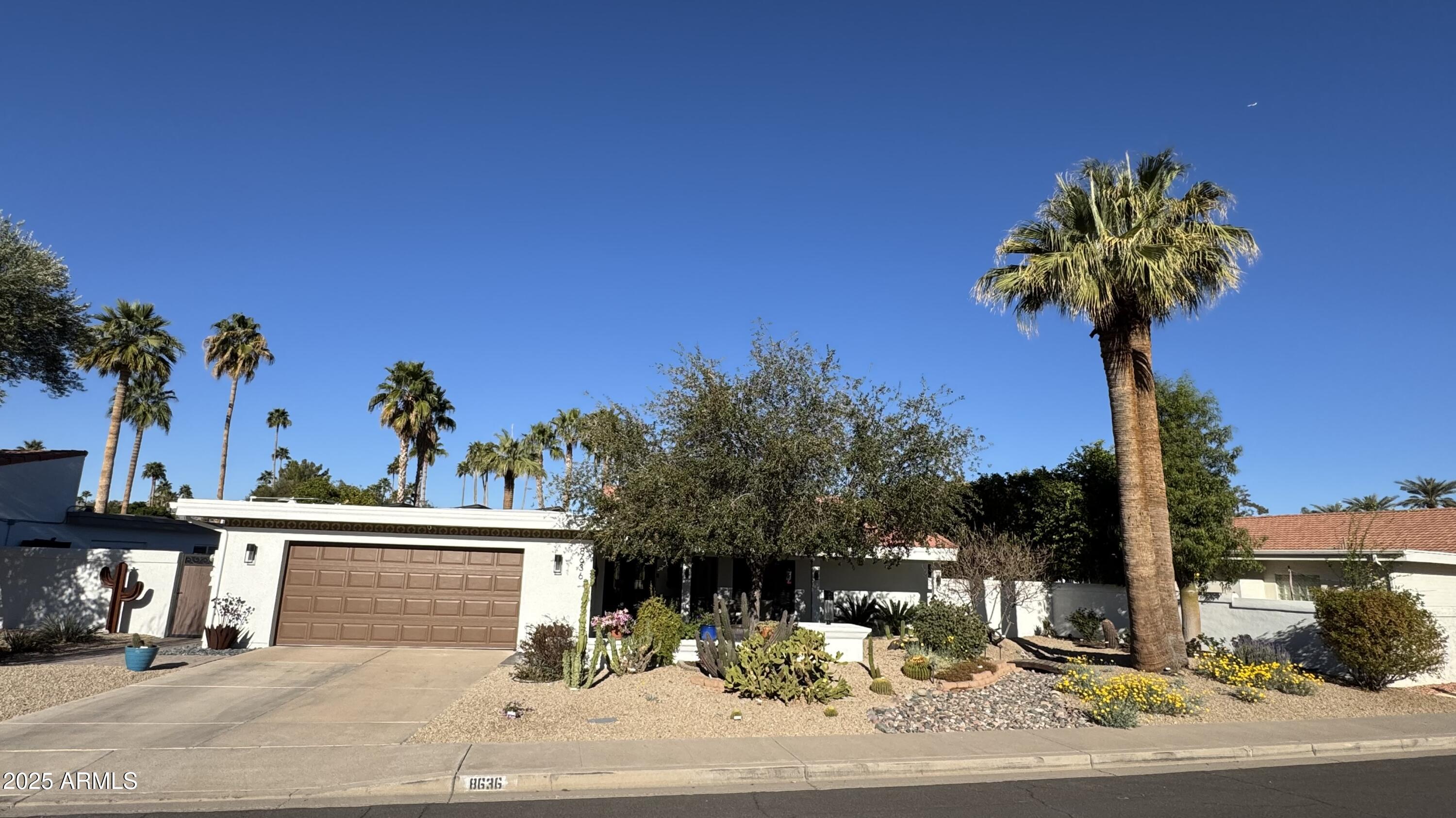 8636 N FARVIEW Drive