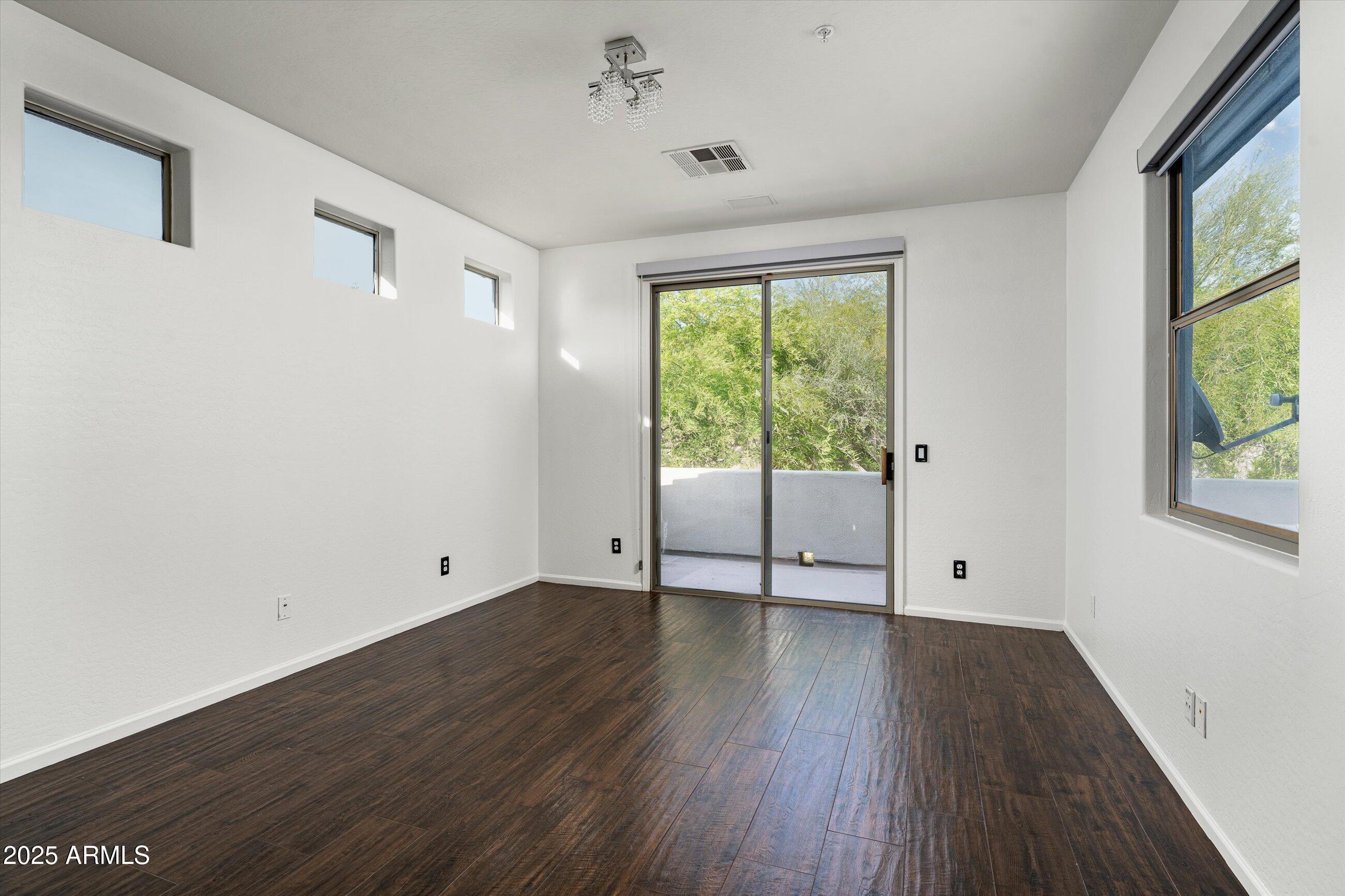 20802 N GRAYHAWK Drive, 1123