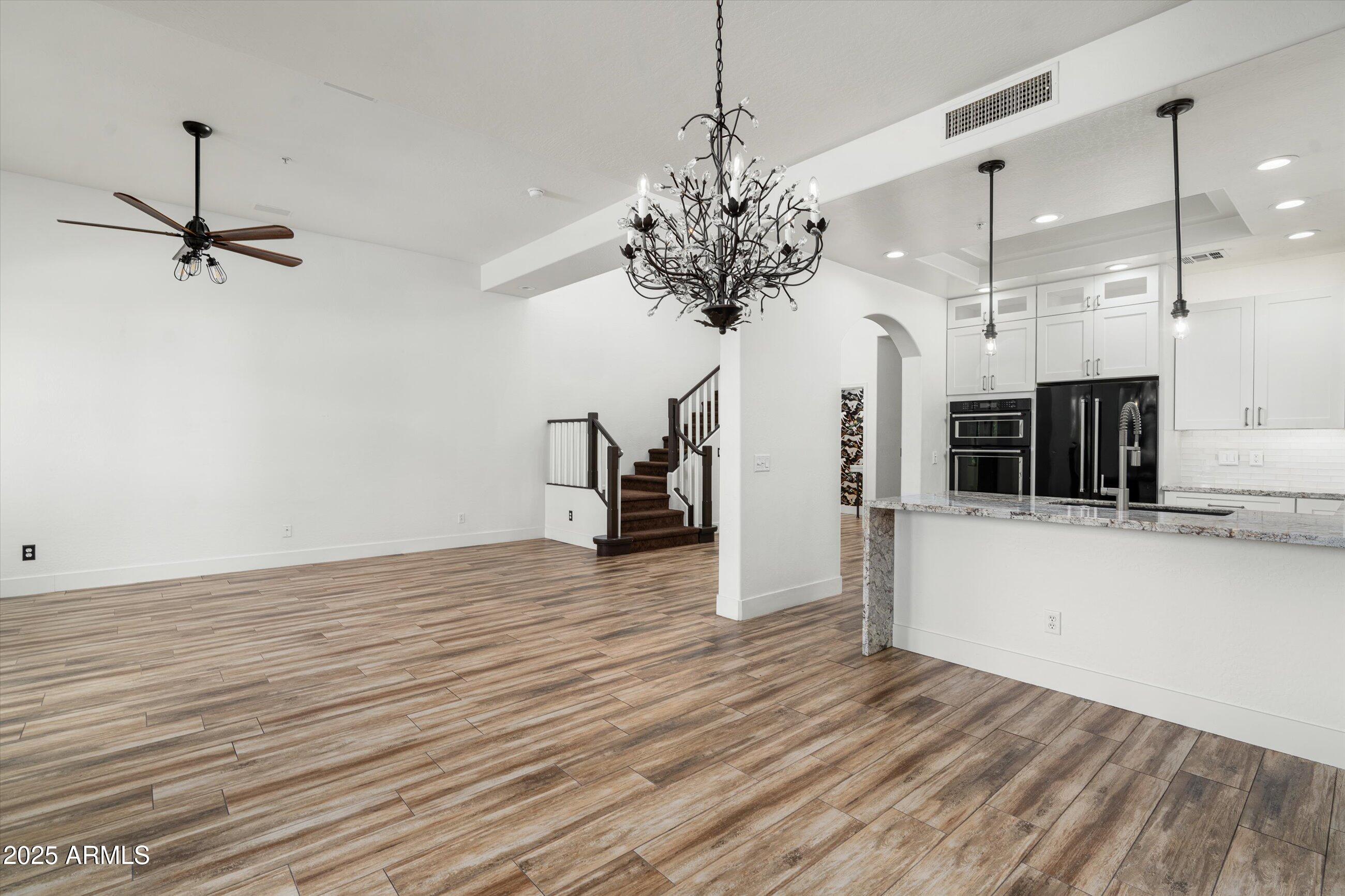 20802 N GRAYHAWK Drive, 1123