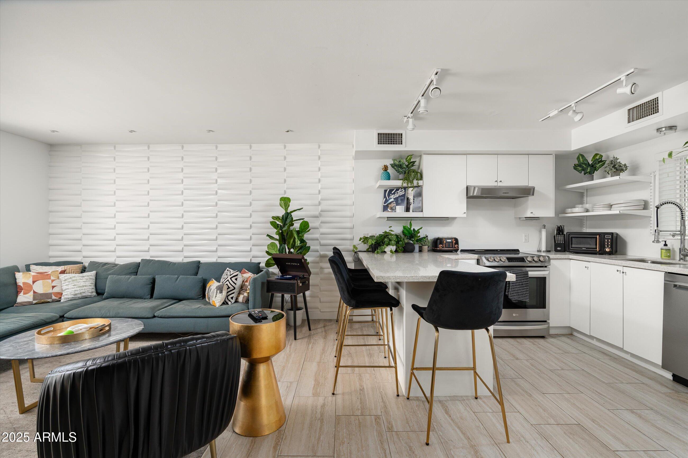 7601 E 2ND Street, 20