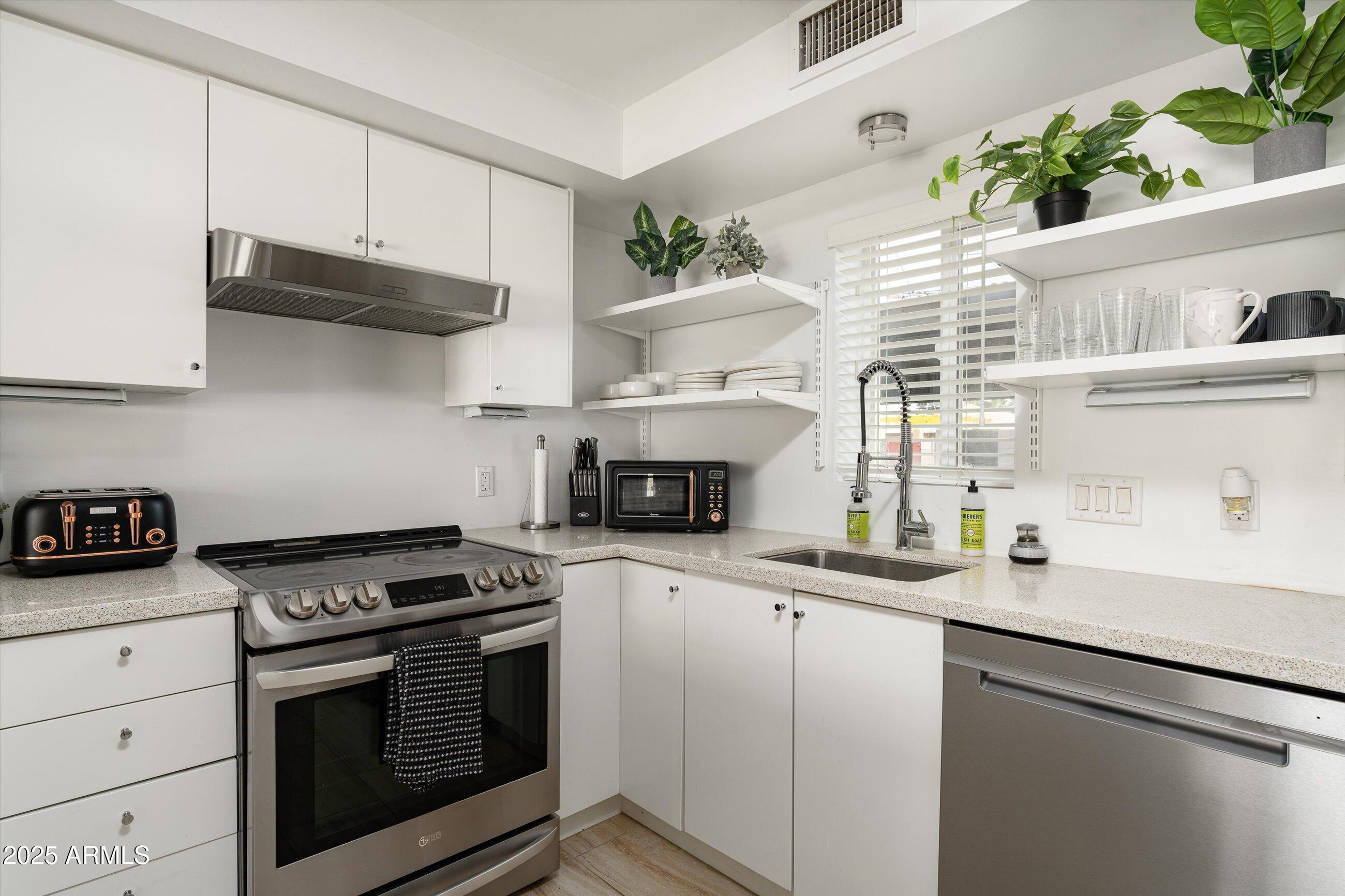 7601 E 2ND Street, 20