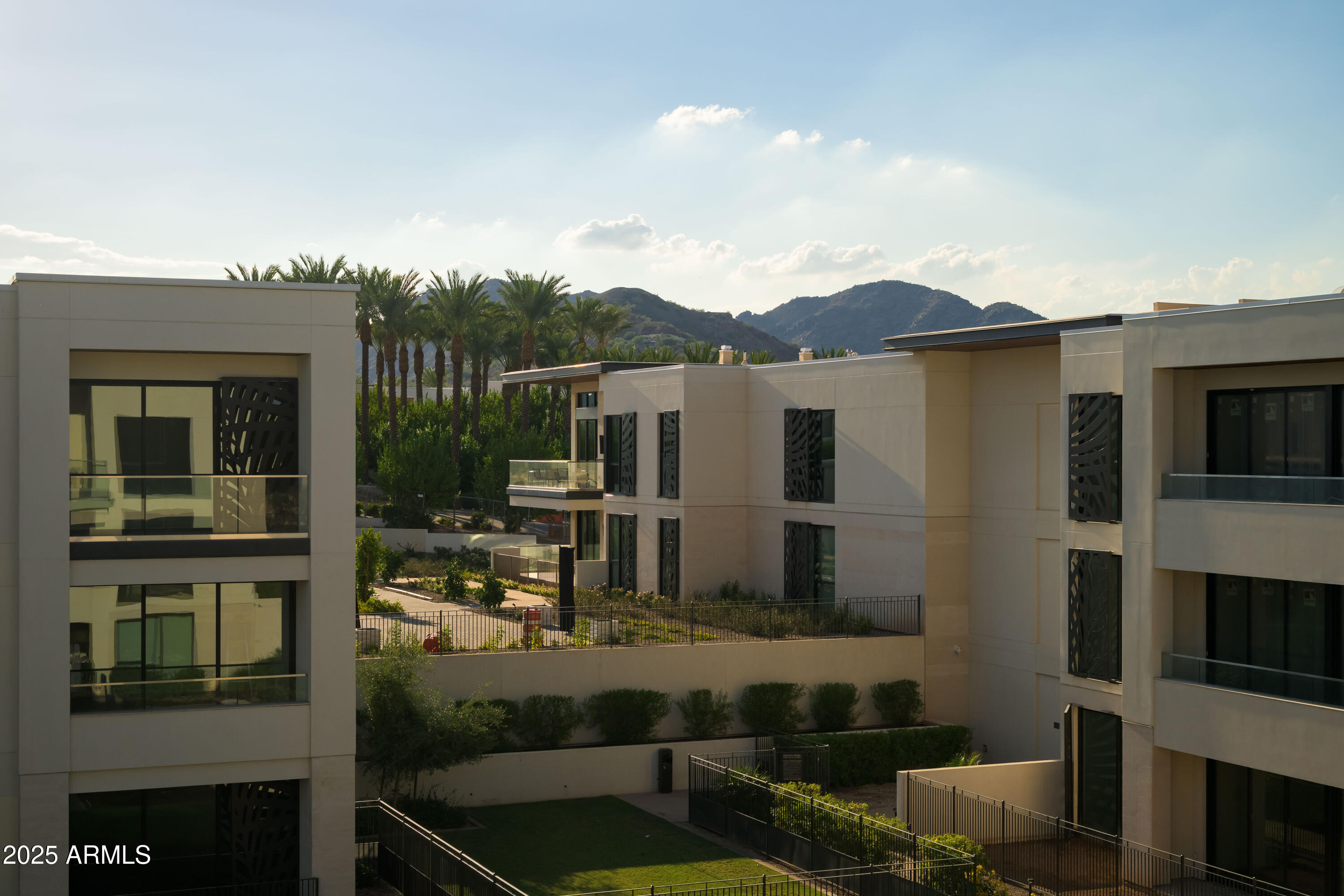 6587 N PALMERAIE Boulevard, 3020