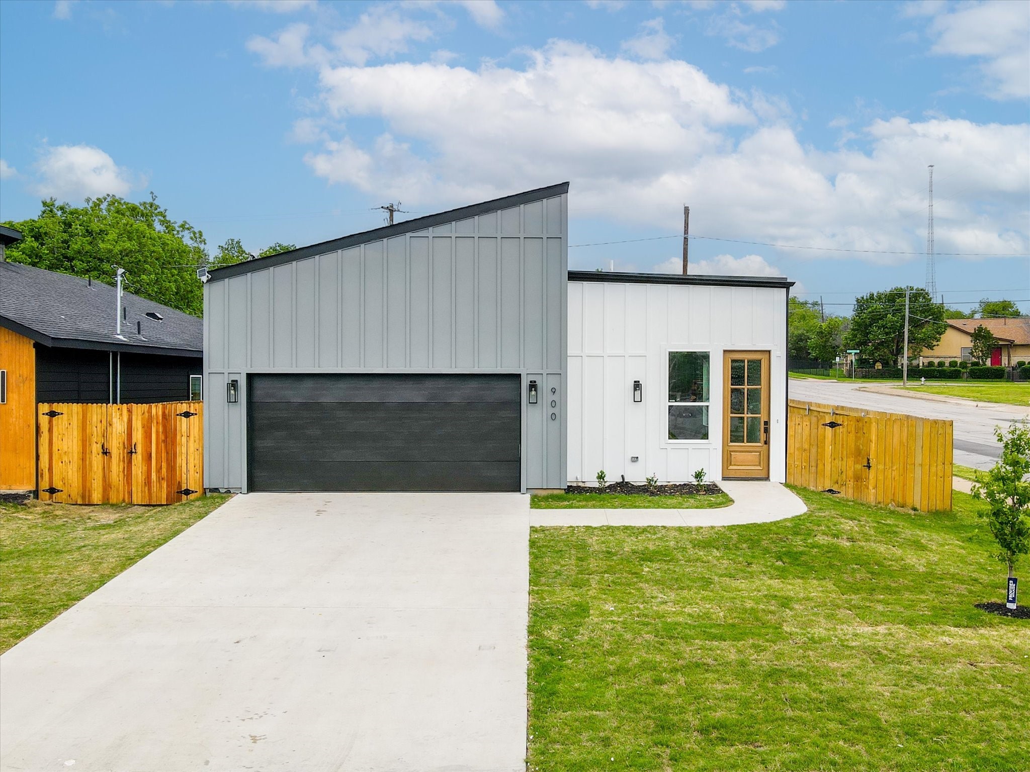900 E Powell Avenue