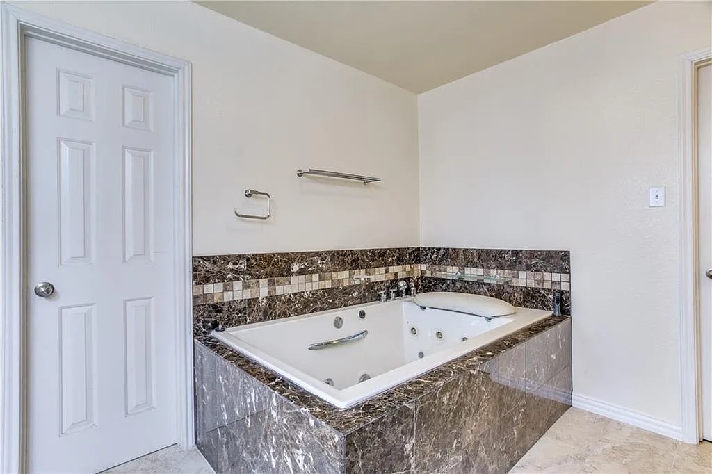 9216 Old Clydesdale Drive