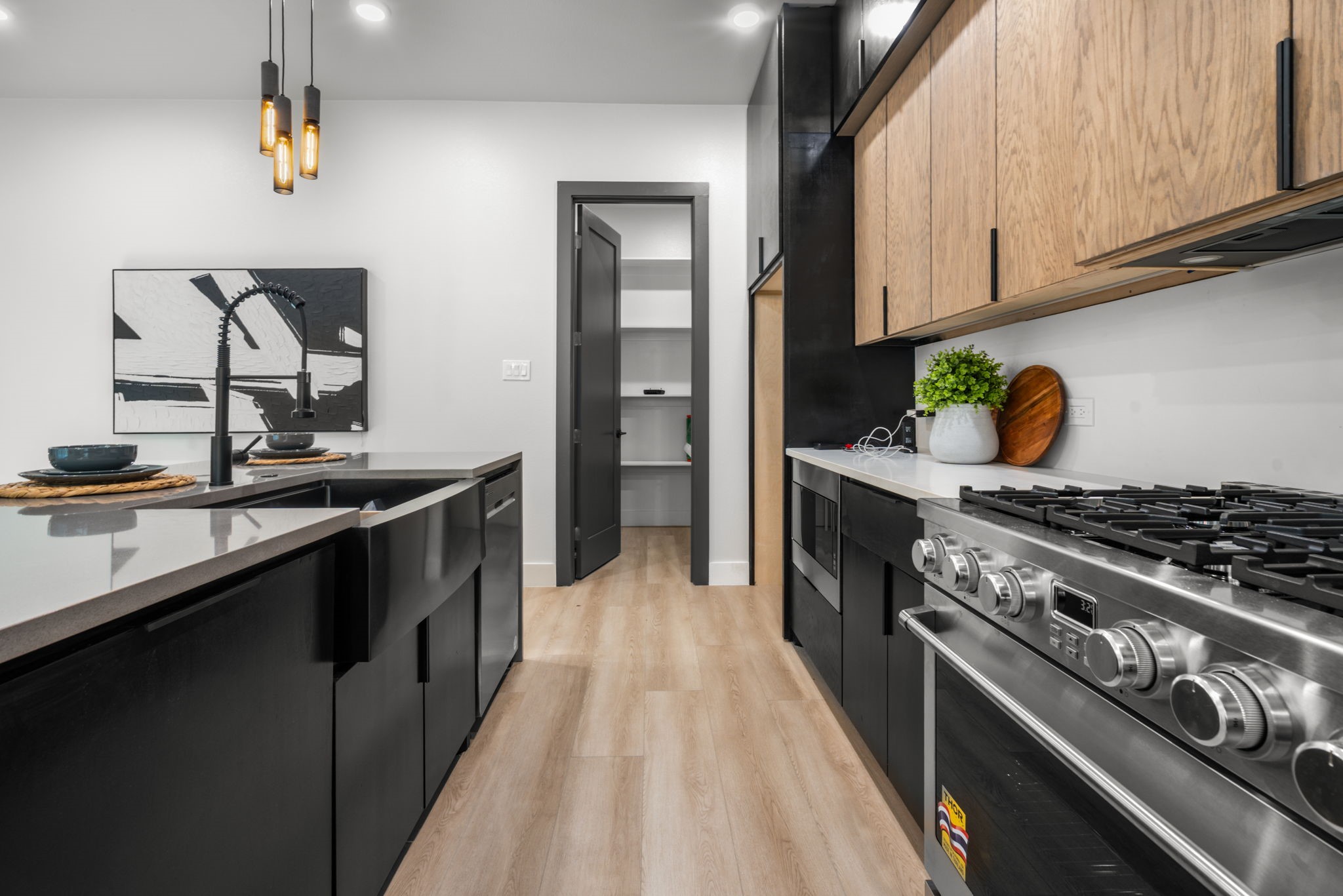 912 Brookwood