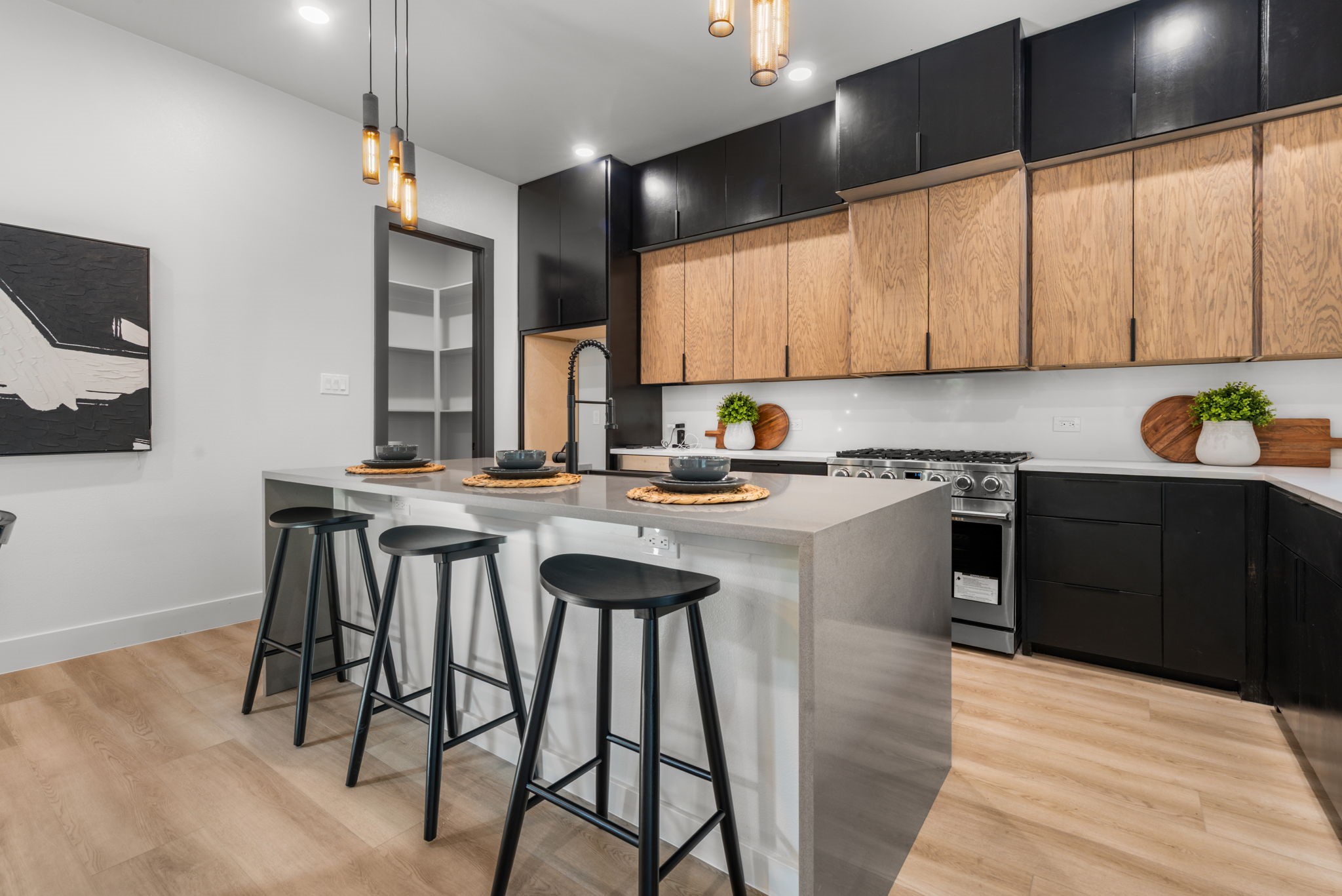 912 Brookwood