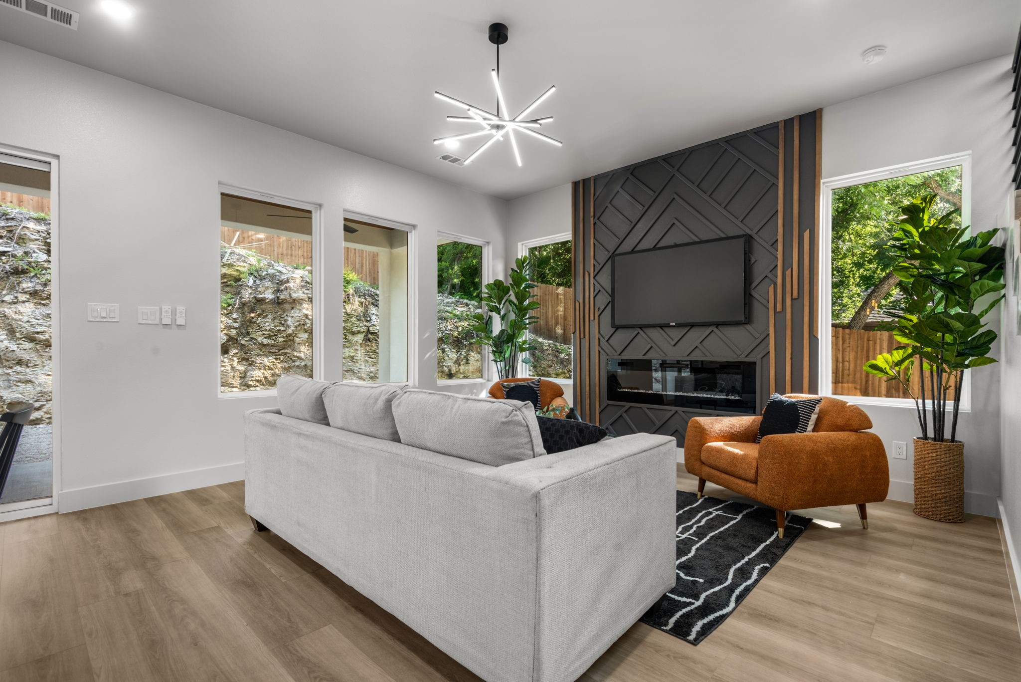 912 Brookwood