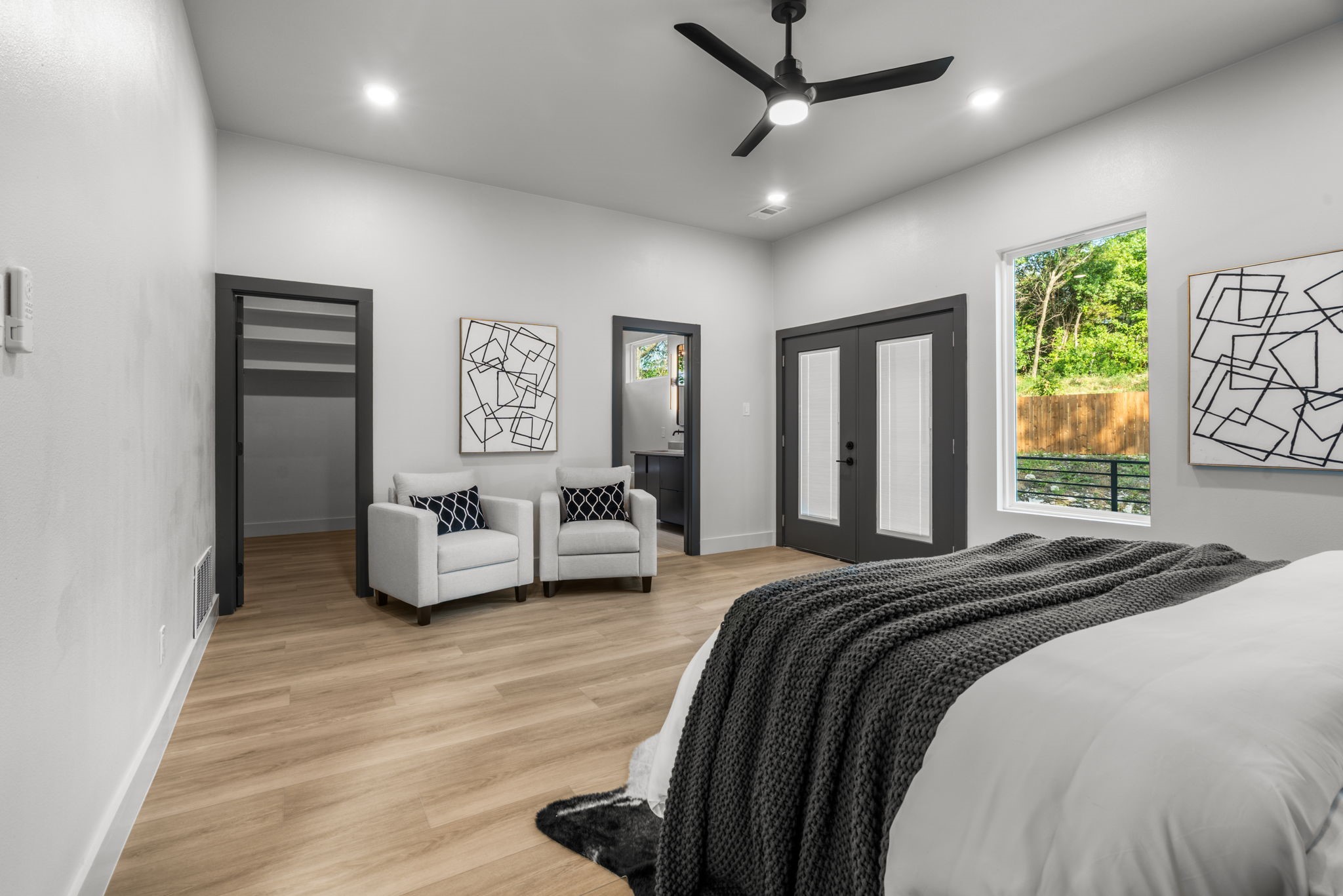 912 Brookwood