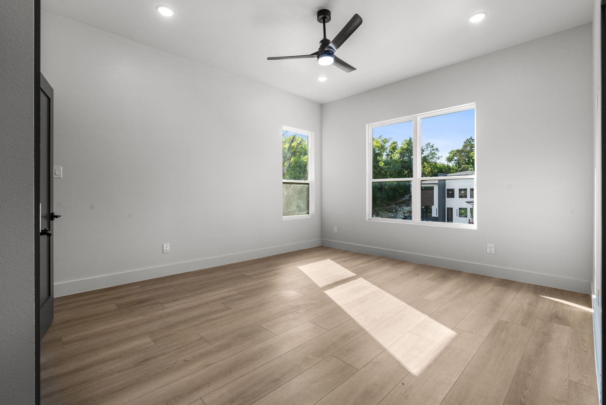 912 Brookwood